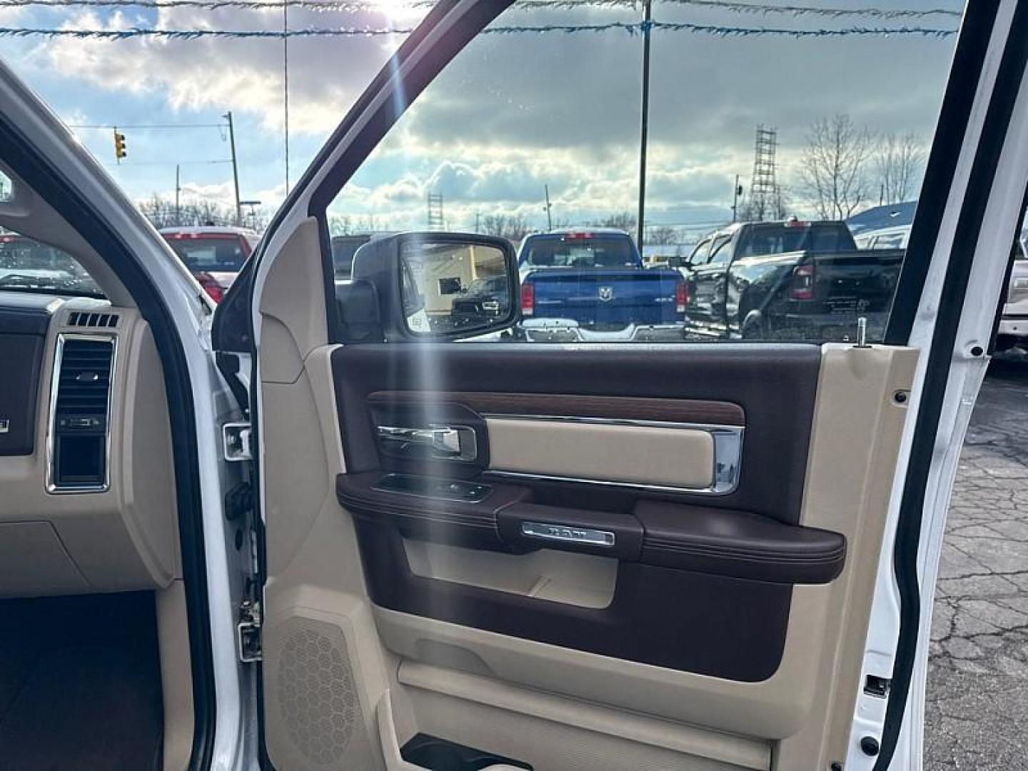 2014 WHITE /TAN/BROWN RAM 1500 Laramie Crew Cab SWB 4WD (1C6RR7NT7ES) with an 5.7L V8 OHV 16V engine, 6-Speed Automatic transmission, located at 3304 Woodville Road, Northwood, OH, 43619, (419) 210-8019, 41.612694, -83.480743 - Photo#14