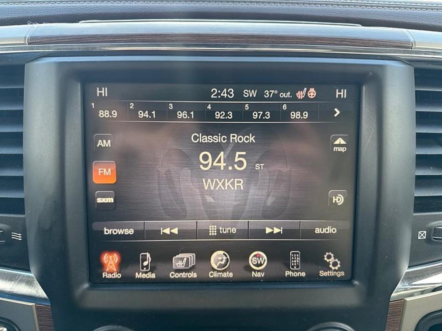 2014 WHITE /TAN/BROWN RAM 1500 Laramie Crew Cab SWB 4WD (1C6RR7NT7ES) with an 5.7L V8 OHV 16V engine, 6-Speed Automatic transmission, located at 3304 Woodville Road, Northwood, OH, 43619, (419) 210-8019, 41.612694, -83.480743 - Photo#19