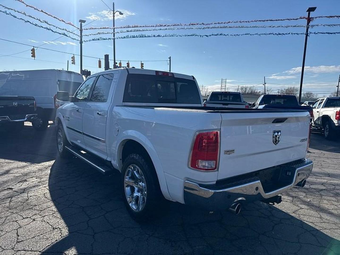 2014 WHITE /TAN/BROWN RAM 1500 Laramie Crew Cab SWB 4WD (1C6RR7NT7ES) with an 5.7L V8 OHV 16V engine, 6-Speed Automatic transmission, located at 3304 Woodville Road, Northwood, OH, 43619, (419) 210-8019, 41.612694, -83.480743 - Photo#28