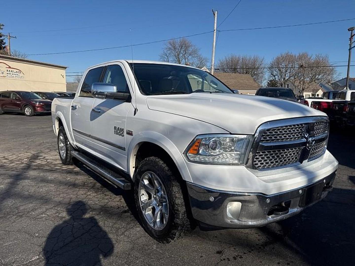 2014 WHITE /TAN/BROWN RAM 1500 Laramie Crew Cab SWB 4WD (1C6RR7NT7ES) with an 5.7L V8 OHV 16V engine, 6-Speed Automatic transmission, located at 3304 Woodville Road, Northwood, OH, 43619, (419) 210-8019, 41.612694, -83.480743 - Photo#32