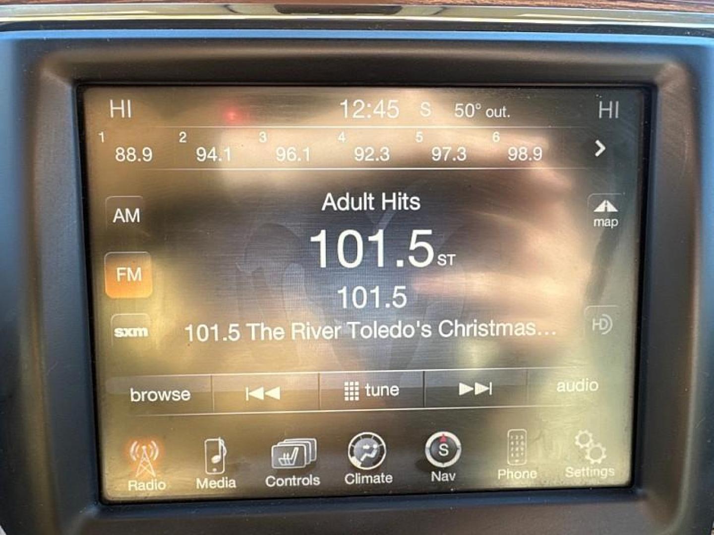 2014 WHITE /TAN/BROWN RAM 1500 Laramie Crew Cab SWB 4WD (1C6RR7NT7ES) with an 5.7L V8 OHV 16V engine, 6-Speed Automatic transmission, located at 3304 Woodville Road, Northwood, OH, 43619, (419) 210-8019, 41.612694, -83.480743 - Photo#36