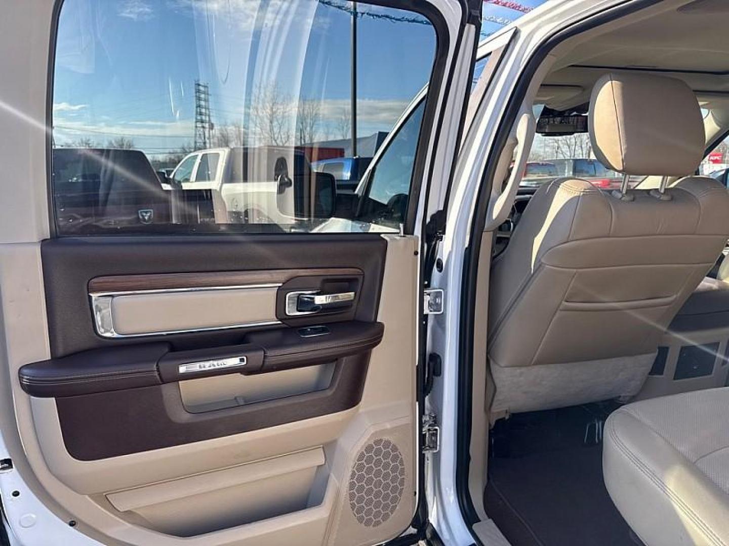 2014 WHITE /TAN/BROWN RAM 1500 Laramie Crew Cab SWB 4WD (1C6RR7NT7ES) with an 5.7L V8 OHV 16V engine, 6-Speed Automatic transmission, located at 3304 Woodville Road, Northwood, OH, 43619, (419) 210-8019, 41.612694, -83.480743 - Photo#41