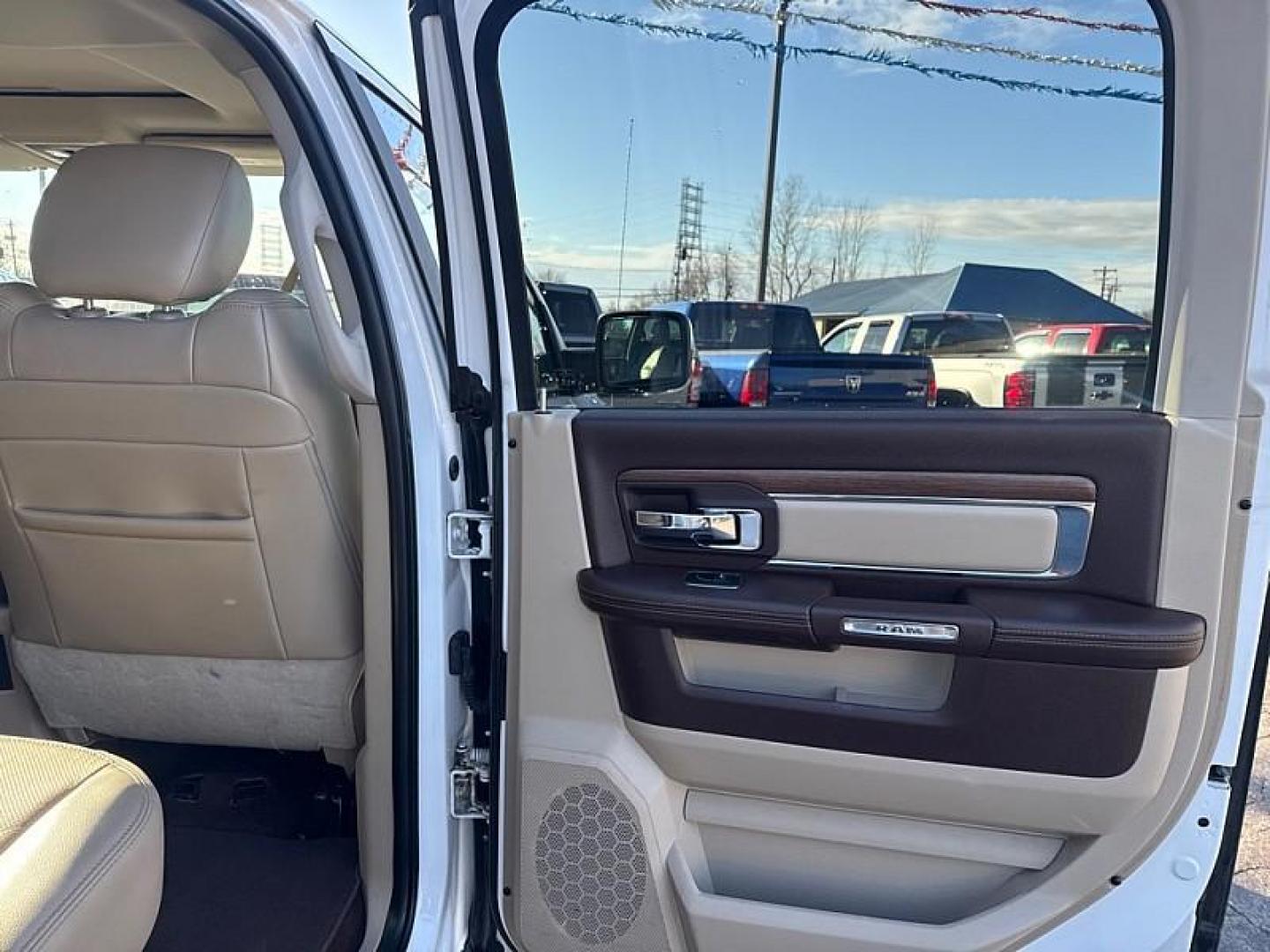 2014 WHITE /TAN/BROWN RAM 1500 Laramie Crew Cab SWB 4WD (1C6RR7NT7ES) with an 5.7L V8 OHV 16V engine, 6-Speed Automatic transmission, located at 3304 Woodville Road, Northwood, OH, 43619, (419) 210-8019, 41.612694, -83.480743 - Photo#43