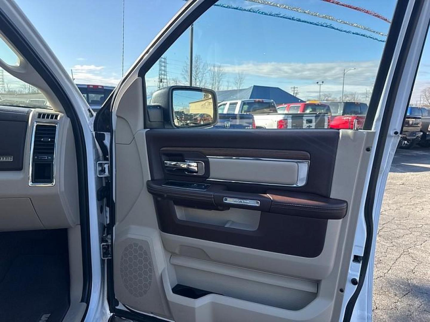 2014 WHITE /TAN/BROWN RAM 1500 Laramie Crew Cab SWB 4WD (1C6RR7NT7ES) with an 5.7L V8 OHV 16V engine, 6-Speed Automatic transmission, located at 3304 Woodville Road, Northwood, OH, 43619, (419) 210-8019, 41.612694, -83.480743 - Photo#45