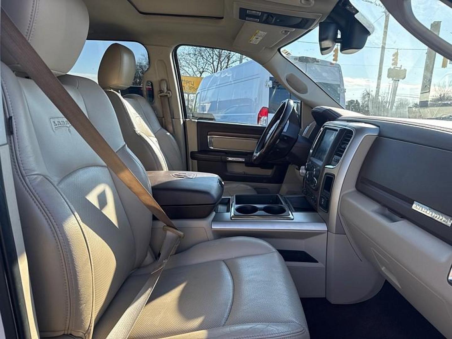 2014 WHITE /TAN/BROWN RAM 1500 Laramie Crew Cab SWB 4WD (1C6RR7NT7ES) with an 5.7L V8 OHV 16V engine, 6-Speed Automatic transmission, located at 3304 Woodville Road, Northwood, OH, 43619, (419) 210-8019, 41.612694, -83.480743 - Photo#46