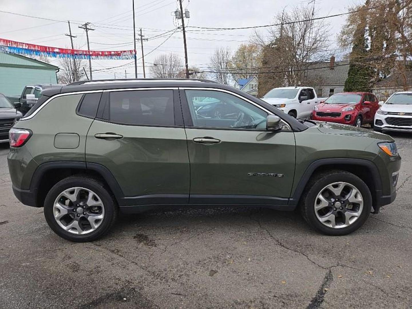 2021 GREEN /BLACK Jeep Compass Limited 4WD (3C4NJDCB2MT) with an 2.4L L4 DOHC 16V engine, CVT transmission, located at 3304 Woodville Road, Northwood, OH, 43619, (419) 210-8019, 41.612694, -83.480743 - Your #1 Destination for Auto Loans and mdash;No Matter Your Credit!At our dealership, we believe everyone deserves the opportunity to drive their dream car and mdash;whether you have good credit, bad credit, or no credit at all. With a wide selection of hundreds of cars, trucks, and SUVs, you'll fin - Photo#5