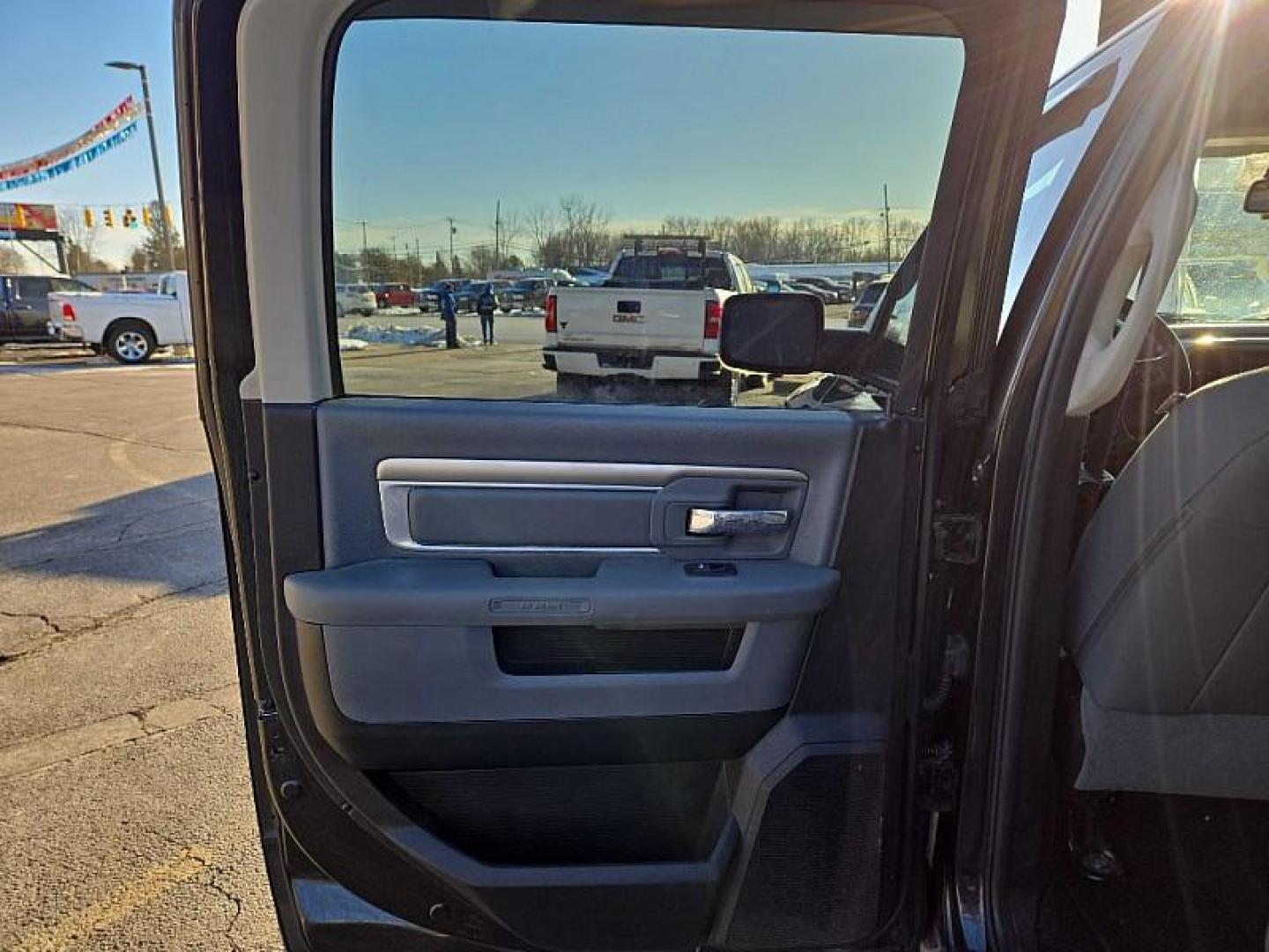 2016 BLACK /BLACK RAM 1500 SLT Crew Cab SWB 4WD (1C6RR7LMXGS) with an 3.0L V6 DIESEL engine, 6A transmission, located at 3304 Woodville Road, Northwood, OH, 43619, (419) 210-8019, 41.612694, -83.480743 - Photo#10