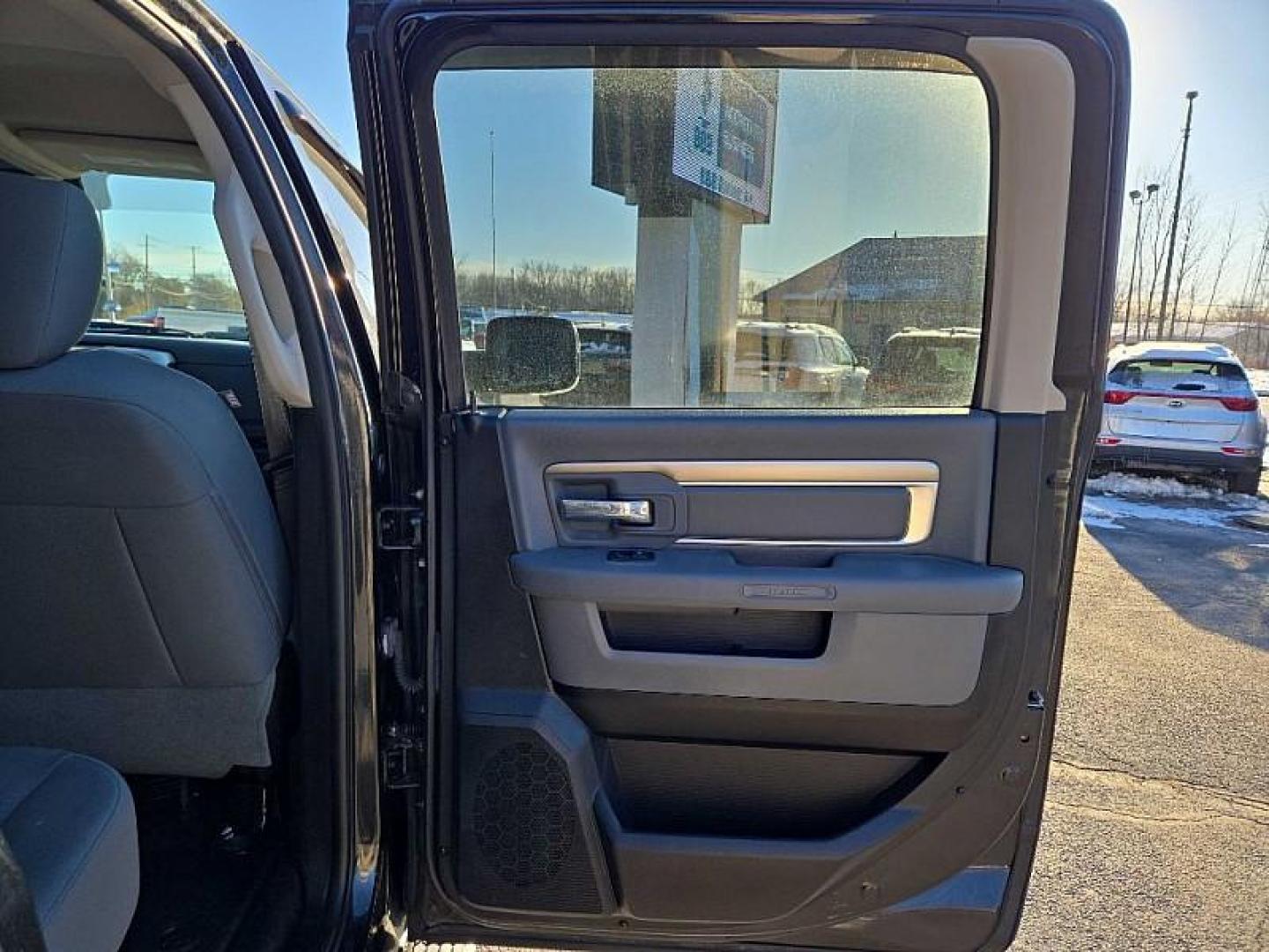 2016 BLACK /BLACK RAM 1500 SLT Crew Cab SWB 4WD (1C6RR7LMXGS) with an 3.0L V6 DIESEL engine, 6A transmission, located at 3304 Woodville Road, Northwood, OH, 43619, (419) 210-8019, 41.612694, -83.480743 - Photo#14