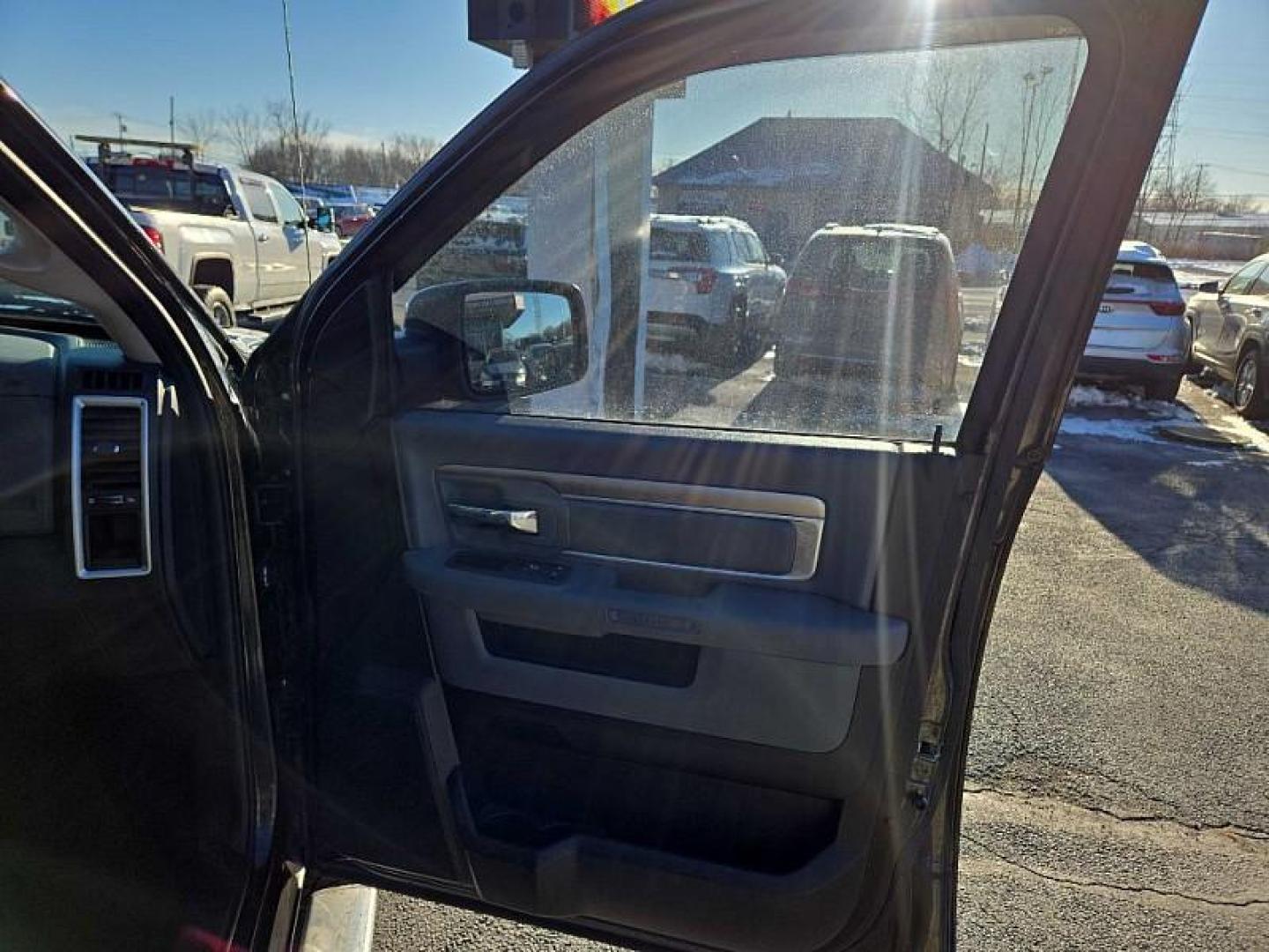 2016 BLACK /BLACK RAM 1500 SLT Crew Cab SWB 4WD (1C6RR7LMXGS) with an 3.0L V6 DIESEL engine, 6A transmission, located at 3304 Woodville Road, Northwood, OH, 43619, (419) 210-8019, 41.612694, -83.480743 - Photo#16