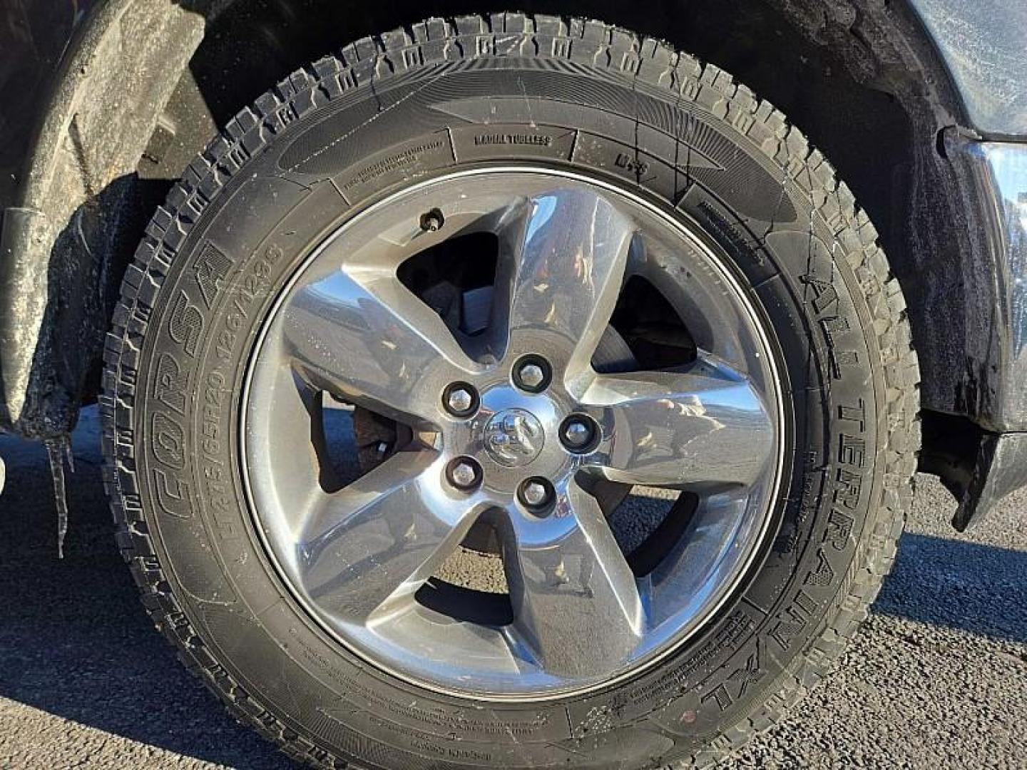 2016 BLACK /BLACK RAM 1500 SLT Crew Cab SWB 4WD (1C6RR7LMXGS) with an 3.0L V6 DIESEL engine, 6A transmission, located at 3304 Woodville Road, Northwood, OH, 43619, (419) 210-8019, 41.612694, -83.480743 - Photo#18