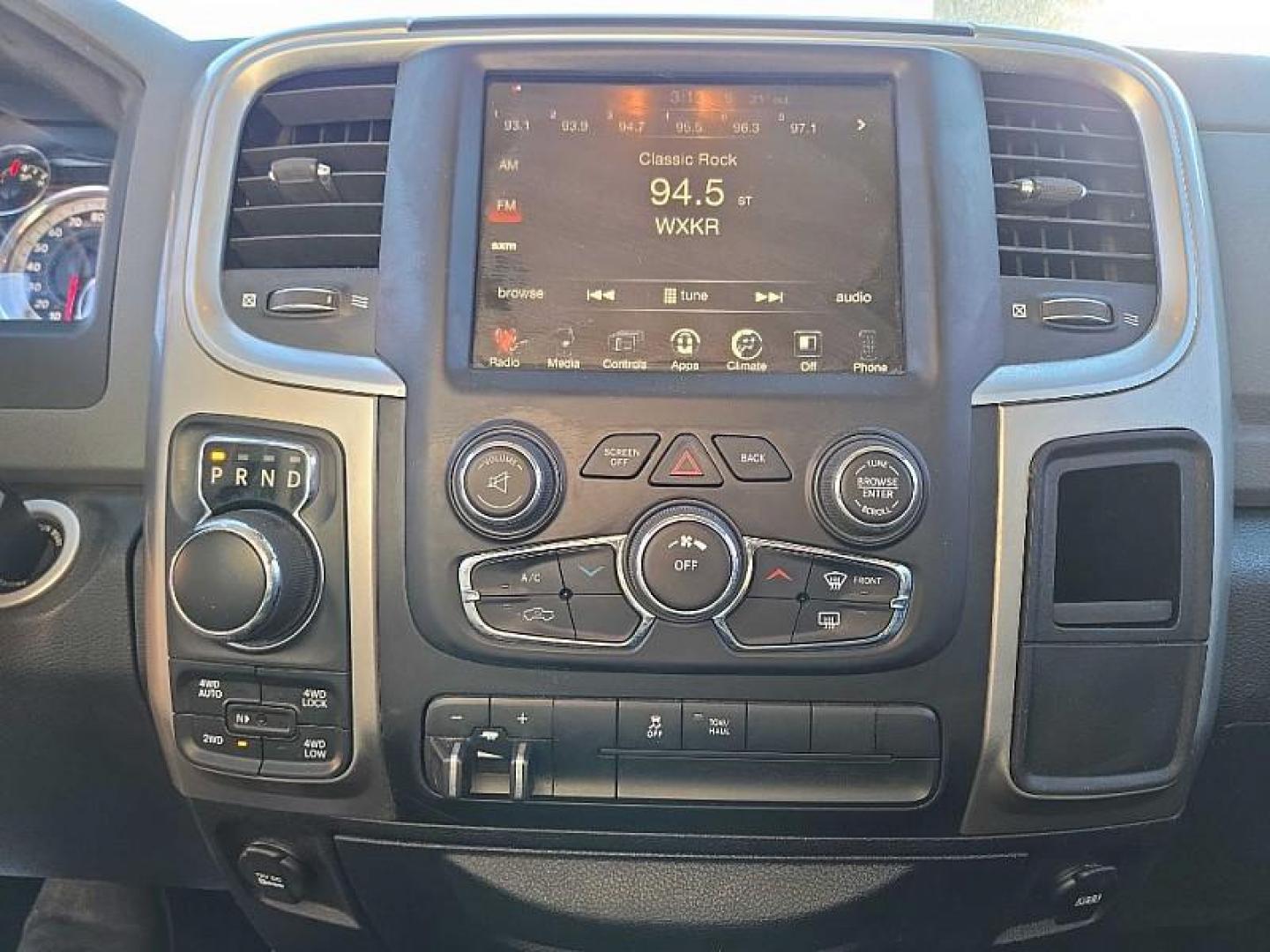 2016 BLACK /BLACK RAM 1500 SLT Crew Cab SWB 4WD (1C6RR7LMXGS) with an 3.0L V6 DIESEL engine, 6A transmission, located at 3304 Woodville Road, Northwood, OH, 43619, (419) 210-8019, 41.612694, -83.480743 - Photo#21