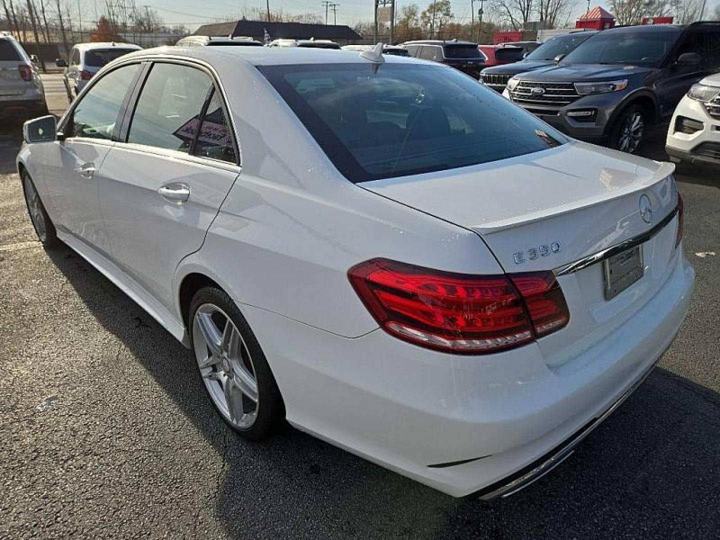 2014 WHITE /BLACK Mercedes-Benz E-Class E350 Sedan (WDDHF5KB2EA) with an 3.5L V6 DOHC 24V engine, 7-Speed Automatic transmission, located at 3304 Woodville Road, Northwood, OH, 43619, (419) 210-8019, 41.612694, -83.480743 - Your #1 Destination for Auto Loans and mdash;No Matter Your Credit!At our dealership, we believe everyone deserves the opportunity to drive their dream car and mdash;whether you have good credit, bad credit, or no credit at all. With a wide selection of hundreds of cars, trucks, and SUVs, you'll fin - Photo#1