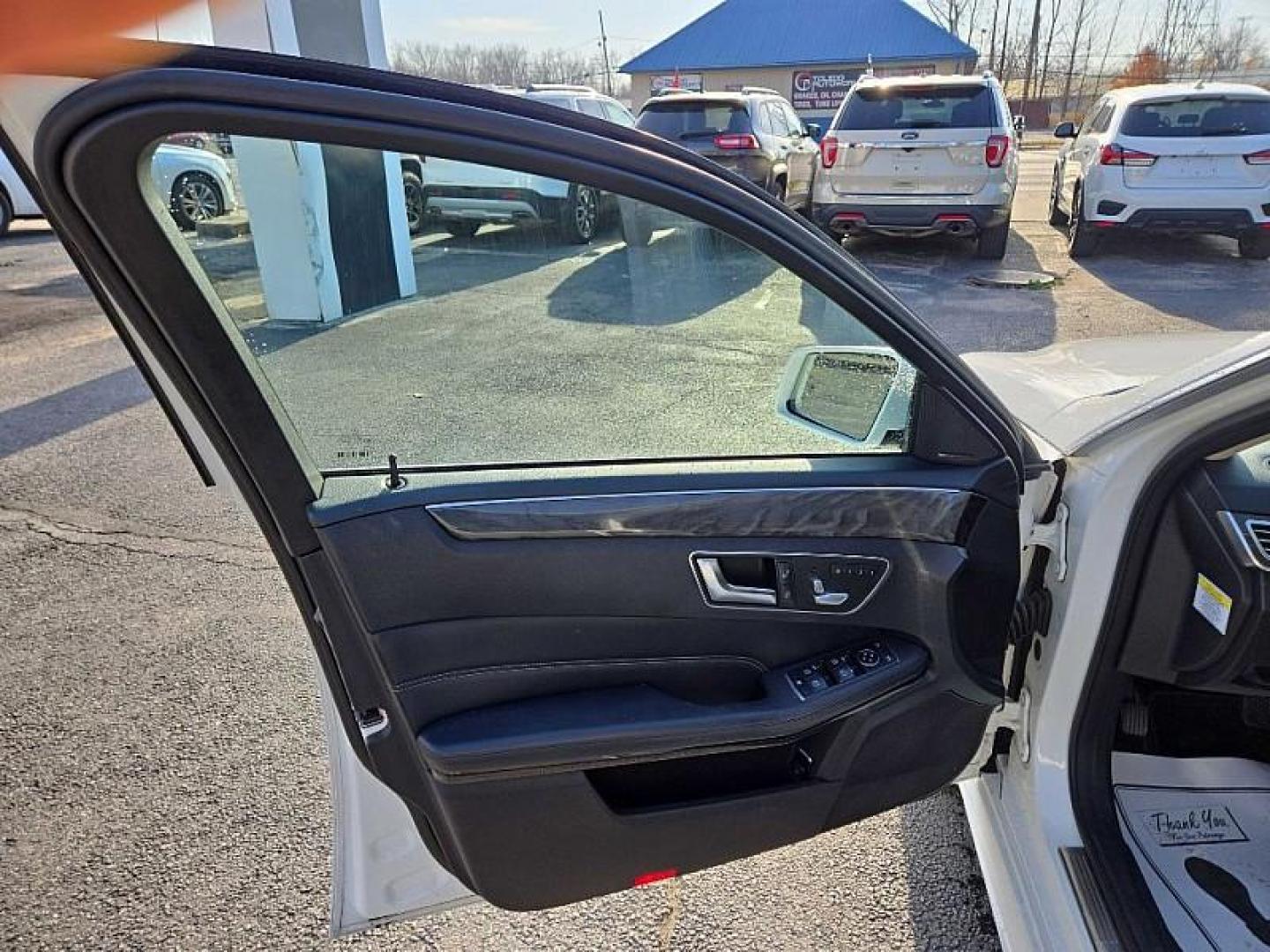 2014 WHITE /BLACK Mercedes-Benz E-Class E350 Sedan (WDDHF5KB2EA) with an 3.5L V6 DOHC 24V engine, 7-Speed Automatic transmission, located at 3304 Woodville Road, Northwood, OH, 43619, (419) 210-8019, 41.612694, -83.480743 - Your #1 Destination for Auto Loans and mdash;No Matter Your Credit!At our dealership, we believe everyone deserves the opportunity to drive their dream car and mdash;whether you have good credit, bad credit, or no credit at all. With a wide selection of hundreds of cars, trucks, and SUVs, you'll fin - Photo#8