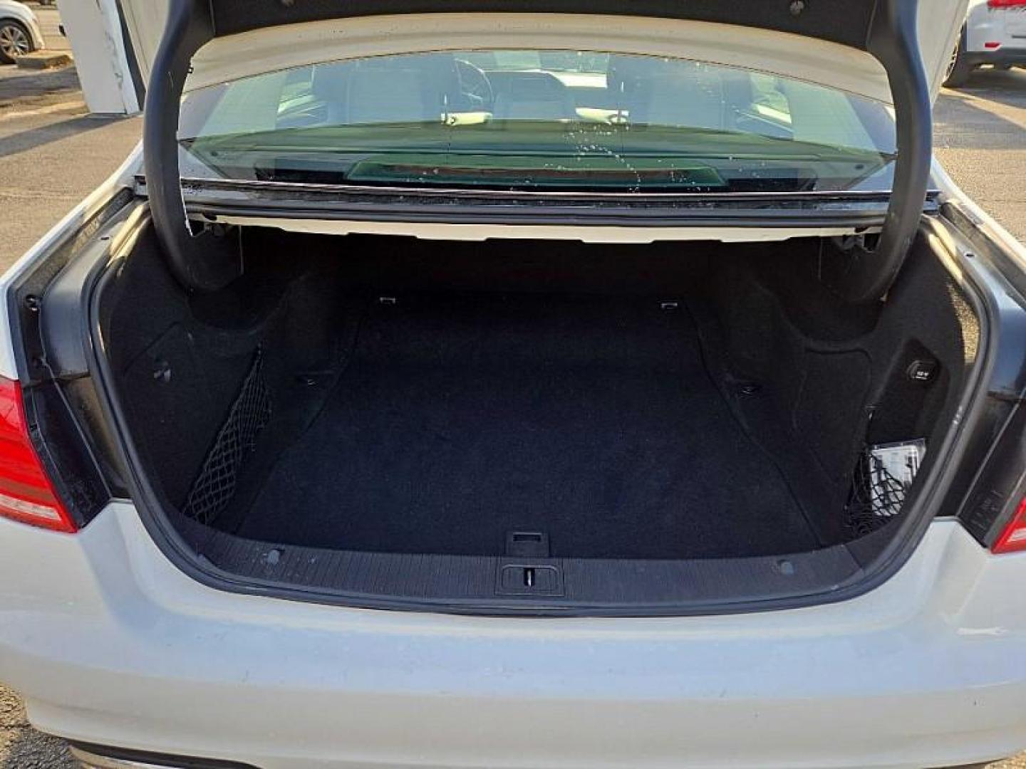 2014 WHITE /BLACK Mercedes-Benz E-Class E350 Sedan (WDDHF5KB2EA) with an 3.5L V6 DOHC 24V engine, 7-Speed Automatic transmission, located at 3304 Woodville Road, Northwood, OH, 43619, (419) 210-8019, 41.612694, -83.480743 - Your #1 Destination for Auto Loans and mdash;No Matter Your Credit!At our dealership, we believe everyone deserves the opportunity to drive their dream car and mdash;whether you have good credit, bad credit, or no credit at all. With a wide selection of hundreds of cars, trucks, and SUVs, you'll fin - Photo#12