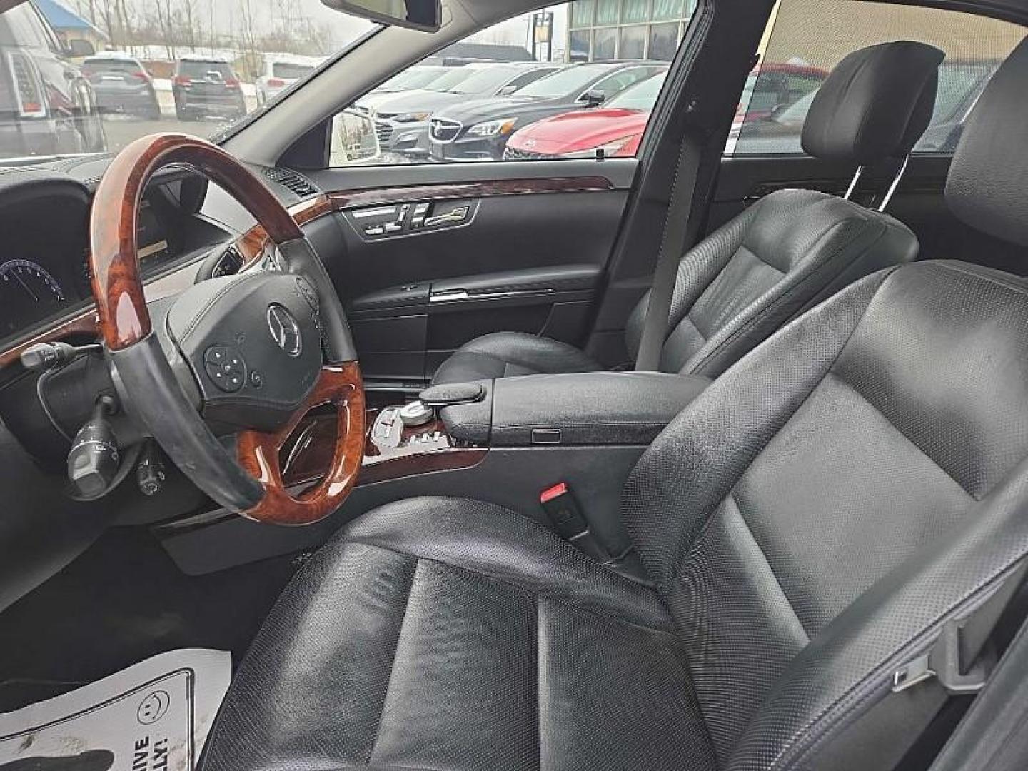 2013 WHITE /BLACK Mercedes-Benz S-Class S550 4-MATIC (WDDNG9EB3DA) with an 5.5L V8 DOHC 32V engine, 7-Speed Automatic transmission, located at 3304 Woodville Road, Northwood, OH, 43619, (419) 210-8019, 41.612694, -83.480743 - Your #1 Destination for Auto Loans and mdash;No Matter Your Credit!At our dealership, we believe everyone deserves the opportunity to drive their dream car and mdash;whether you have good credit, bad credit, or no credit at all. With a wide selection of hundreds of cars, trucks, and SUVs, you'll fin - Photo#9