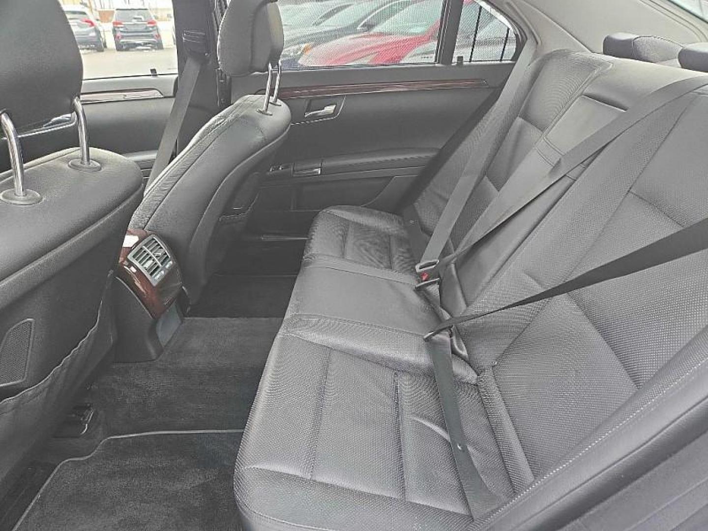 2013 WHITE /BLACK Mercedes-Benz S-Class S550 4-MATIC (WDDNG9EB3DA) with an 5.5L V8 DOHC 32V engine, 7-Speed Automatic transmission, located at 3304 Woodville Road, Northwood, OH, 43619, (419) 210-8019, 41.612694, -83.480743 - Your #1 Destination for Auto Loans and mdash;No Matter Your Credit!At our dealership, we believe everyone deserves the opportunity to drive their dream car and mdash;whether you have good credit, bad credit, or no credit at all. With a wide selection of hundreds of cars, trucks, and SUVs, you'll fin - Photo#11