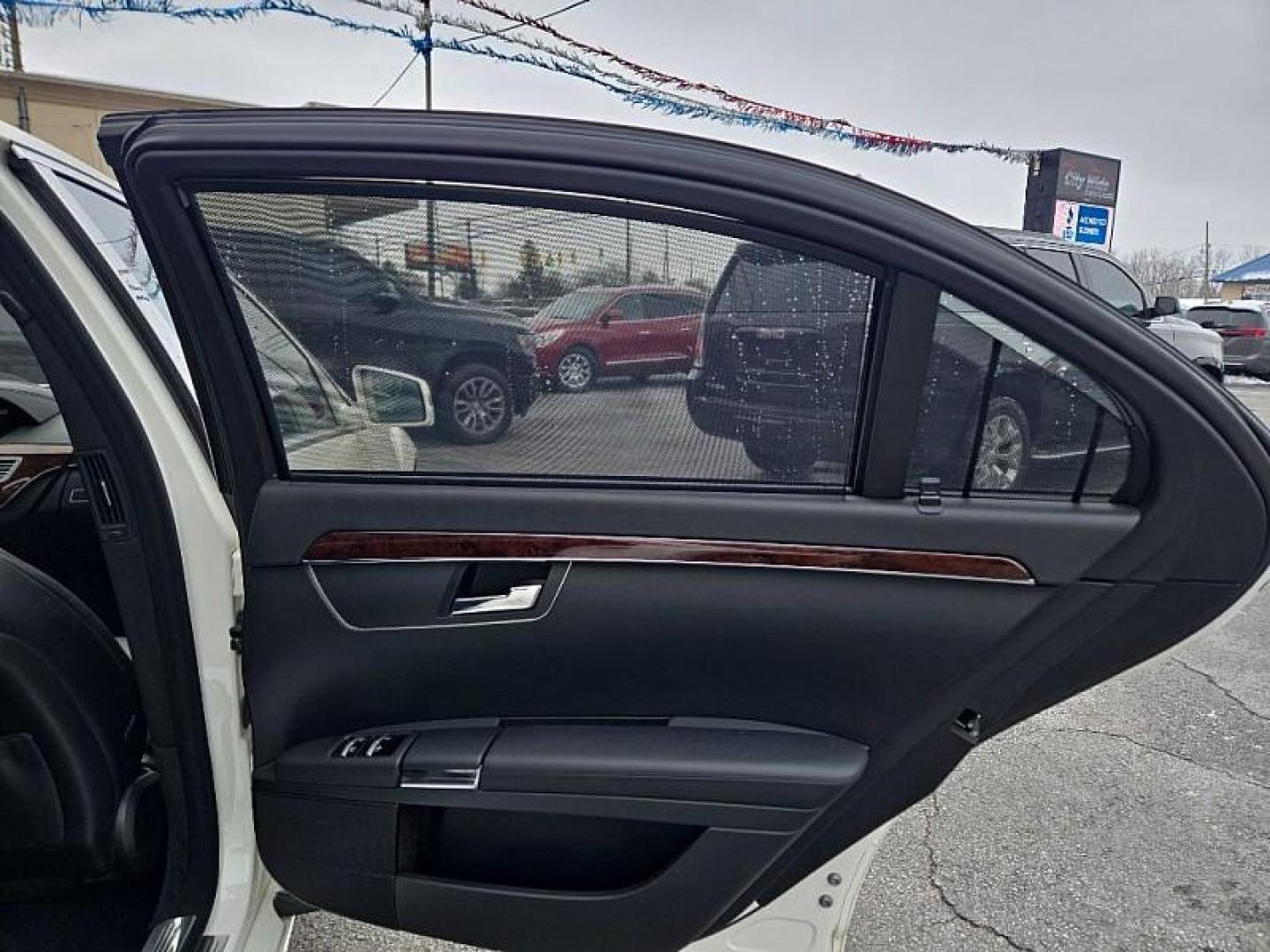 2013 WHITE /BLACK Mercedes-Benz S-Class S550 4-MATIC (WDDNG9EB3DA) with an 5.5L V8 DOHC 32V engine, 7-Speed Automatic transmission, located at 3304 Woodville Road, Northwood, OH, 43619, (419) 210-8019, 41.612694, -83.480743 - Your #1 Destination for Auto Loans and mdash;No Matter Your Credit!At our dealership, we believe everyone deserves the opportunity to drive their dream car and mdash;whether you have good credit, bad credit, or no credit at all. With a wide selection of hundreds of cars, trucks, and SUVs, you'll fin - Photo#13