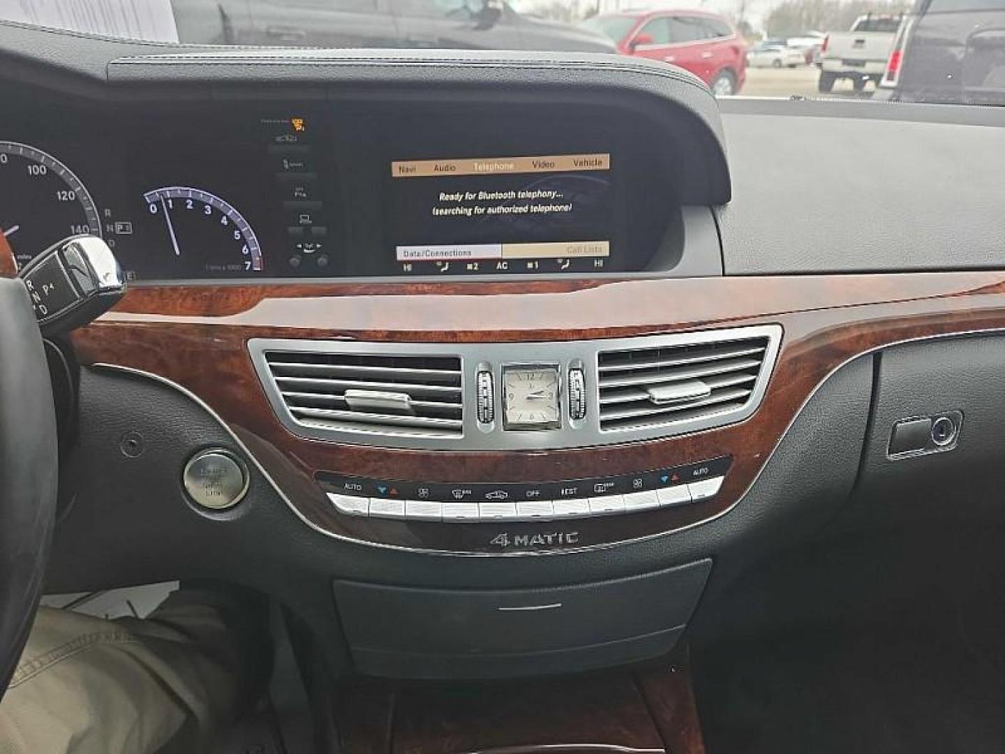 2013 WHITE /BLACK Mercedes-Benz S-Class S550 4-MATIC (WDDNG9EB3DA) with an 5.5L V8 DOHC 32V engine, 7-Speed Automatic transmission, located at 3304 Woodville Road, Northwood, OH, 43619, (419) 210-8019, 41.612694, -83.480743 - Your #1 Destination for Auto Loans and mdash;No Matter Your Credit!At our dealership, we believe everyone deserves the opportunity to drive their dream car and mdash;whether you have good credit, bad credit, or no credit at all. With a wide selection of hundreds of cars, trucks, and SUVs, you'll fin - Photo#35