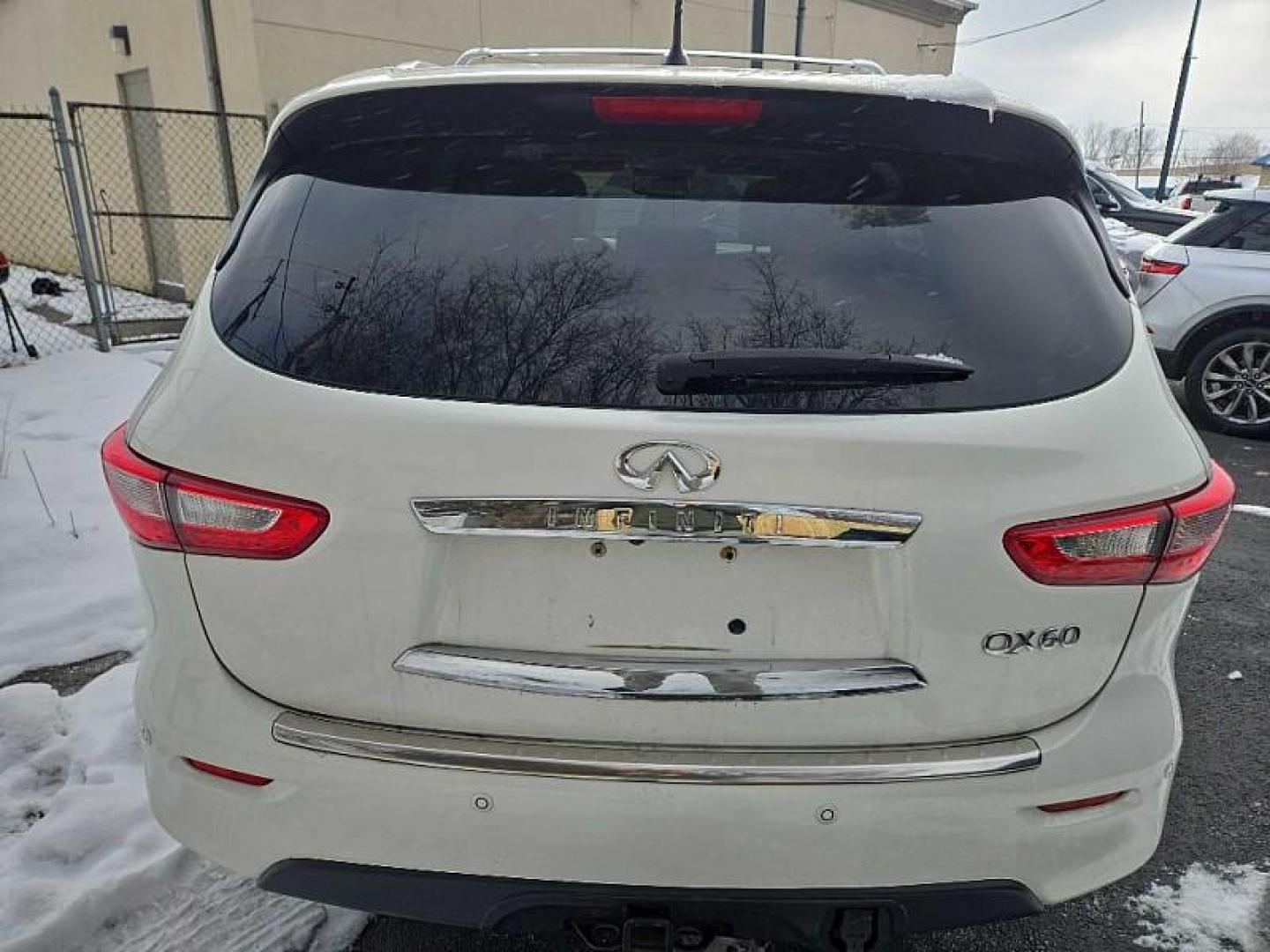 2014 WHITE /TAN Infiniti QX60 Hybrid AWD (5N1CL0MM0EC) with an 2.5L L4 DOHC 16V HYBRID engine, Continuously Variable Transmission transmission, located at 3304 Woodville Road, Northwood, OH, 43619, (419) 210-8019, 41.612694, -83.480743 - Photo#3