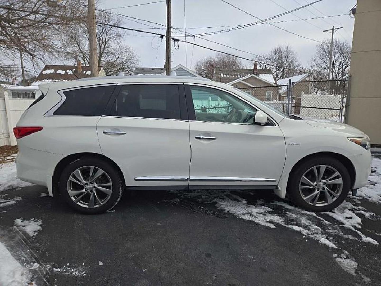 2014 WHITE /TAN Infiniti QX60 Hybrid AWD (5N1CL0MM0EC) with an 2.5L L4 DOHC 16V HYBRID engine, Continuously Variable Transmission transmission, located at 3304 Woodville Road, Northwood, OH, 43619, (419) 210-8019, 41.612694, -83.480743 - Photo#5