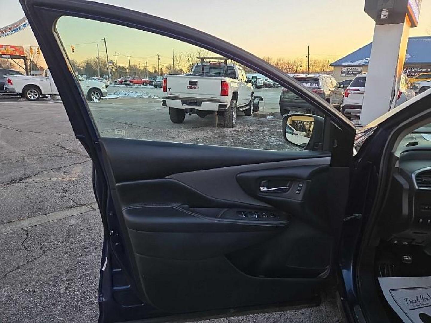 2020 BLUE /BLACK Nissan Murano SL AWD (5N1AZ2CS1LN) with an 3.5L V6 DOHC 24V engine, CVT transmission, located at 3304 Woodville Road, Northwood, OH, 43619, (419) 210-8019, 41.612694, -83.480743 - Photo#8