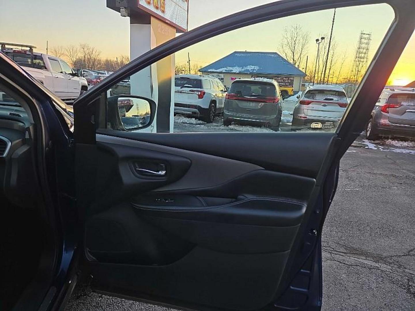 2020 BLUE /BLACK Nissan Murano SL AWD (5N1AZ2CS1LN) with an 3.5L V6 DOHC 24V engine, CVT transmission, located at 3304 Woodville Road, Northwood, OH, 43619, (419) 210-8019, 41.612694, -83.480743 - Photo#15