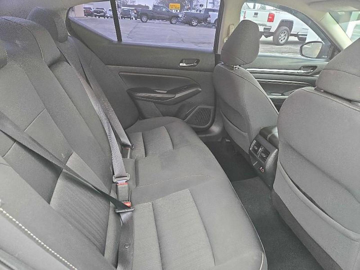 2019 BLACK /BLACK Nissan Altima 2.5 SV AWD (1N4BL4DW6KN) with an 2.5L L4 DOHC 16V engine, CVT transmission, located at 3304 Woodville Road, Northwood, OH, 43619, (419) 210-8019, 41.612694, -83.480743 - Your #1 Destination for Auto Loans and mdash;No Matter Your Credit!At our dealership, we believe everyone deserves the opportunity to drive their dream car and mdash;whether you have good credit, bad credit, or no credit at all. With a wide selection of hundreds of cars, trucks, and SUVs, you'll fin - Photo#14