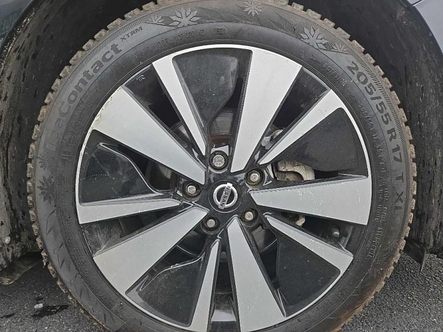 2019 BLACK /BLACK Nissan Altima 2.5 SV AWD (1N4BL4DW6KN) with an 2.5L L4 DOHC 16V engine, CVT transmission, located at 3304 Woodville Road, Northwood, OH, 43619, (419) 210-8019, 41.612694, -83.480743 - Your #1 Destination for Auto Loans and mdash;No Matter Your Credit!At our dealership, we believe everyone deserves the opportunity to drive their dream car and mdash;whether you have good credit, bad credit, or no credit at all. With a wide selection of hundreds of cars, trucks, and SUVs, you'll fin - Photo#17