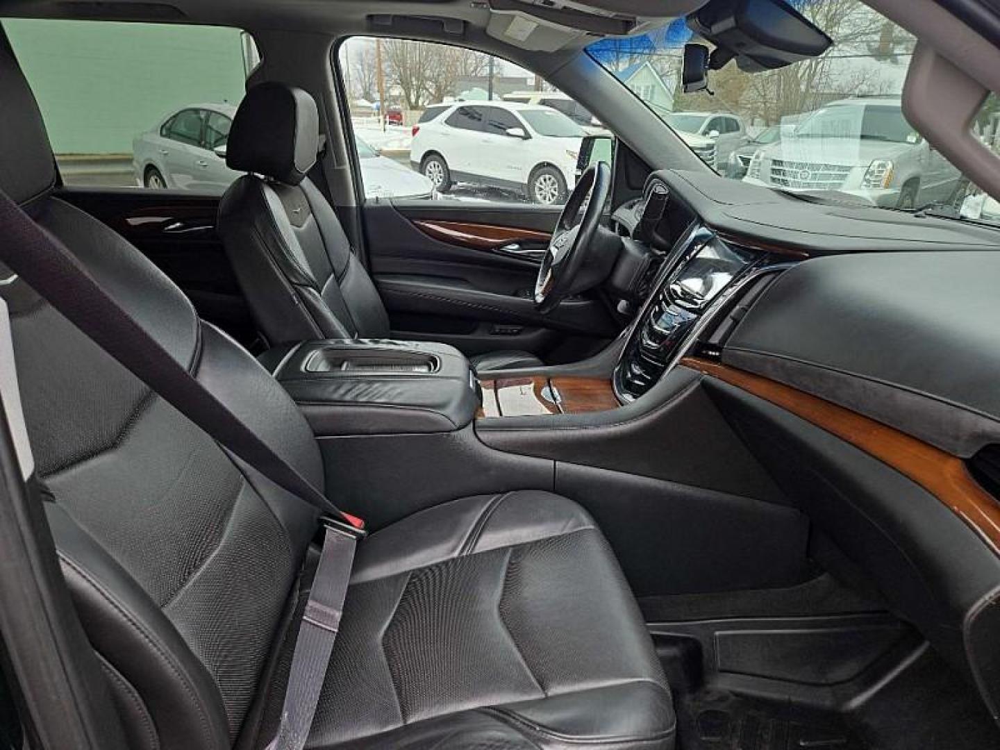 2017 BLACK /BLACK Cadillac Escalade ESV Premium 4WD (1GYS4JKJ1HR) with an 6.2L V8 OHV 16V FFV engine, 8A transmission, located at 3304 Woodville Road, Northwood, OH, 43619, (419) 210-8019, 41.612694, -83.480743 - Your #1 Destination for Auto Loans and mdash;No Matter Your Credit!At our dealership, we believe everyone deserves the opportunity to drive their dream car and mdash;whether you have good credit, bad credit, or no credit at all. With a wide selection of hundreds of cars, trucks, and SUVs, you'll fin - Photo#19