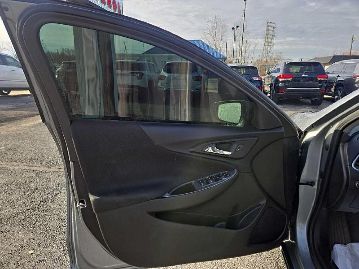 2024 GRAY /BLACK Chevrolet Malibu 1LT (1G1ZD5ST2RF) with an 1.5L L4 DOHC 16V engine, 6A transmission, located at 3304 Woodville Road, Northwood, OH, 43619, (419) 210-8019, 41.612694, -83.480743 - Photo#8