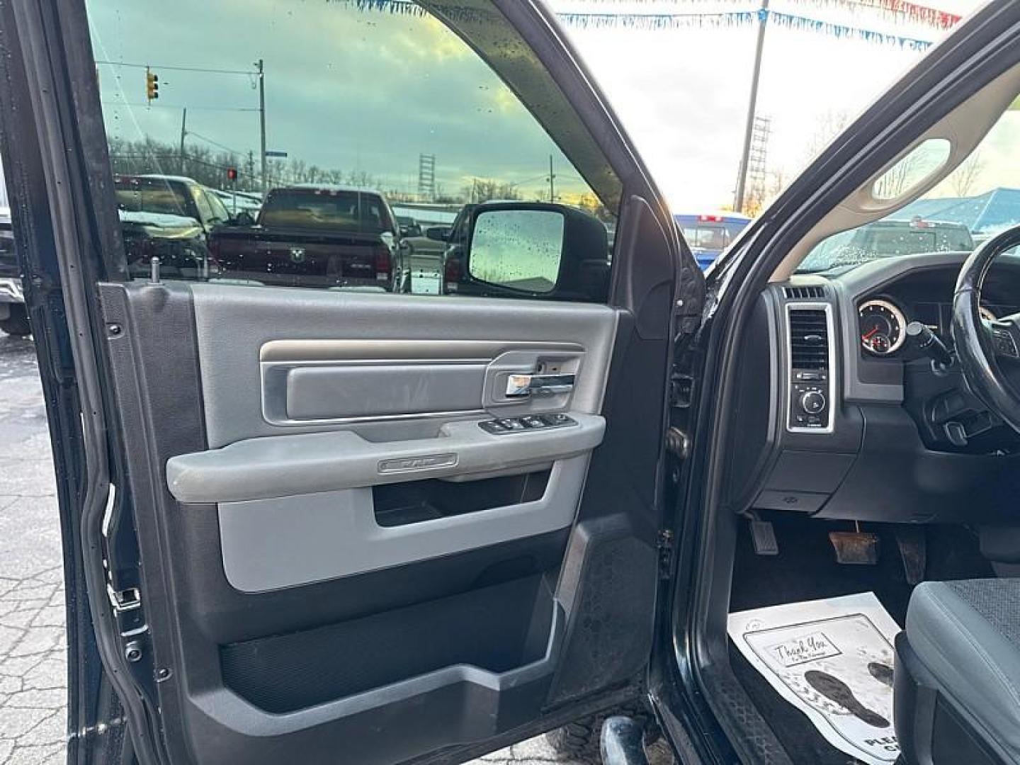 2015 GREEN /BLACK RAM 1500 SLT Crew Cab SWB 4WD (1C6RR7LT8FS) with an 5.7L V8 OHV 16V engine, 6-Speed Automatic transmission, located at 3304 Woodville Road, Northwood, OH, 43619, (419) 210-8019, 41.612694, -83.480743 - Photo#8