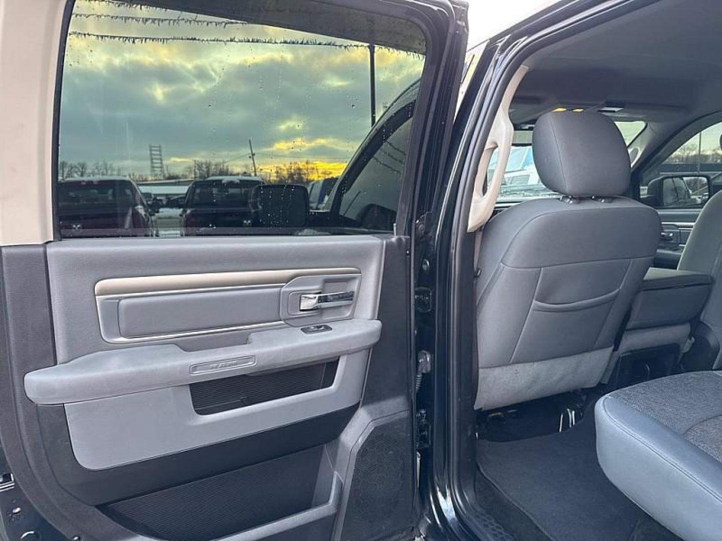 2015 GREEN /BLACK RAM 1500 SLT Crew Cab SWB 4WD (1C6RR7LT8FS) with an 5.7L V8 OHV 16V engine, 6-Speed Automatic transmission, located at 3304 Woodville Road, Northwood, OH, 43619, (419) 210-8019, 41.612694, -83.480743 - Photo#10