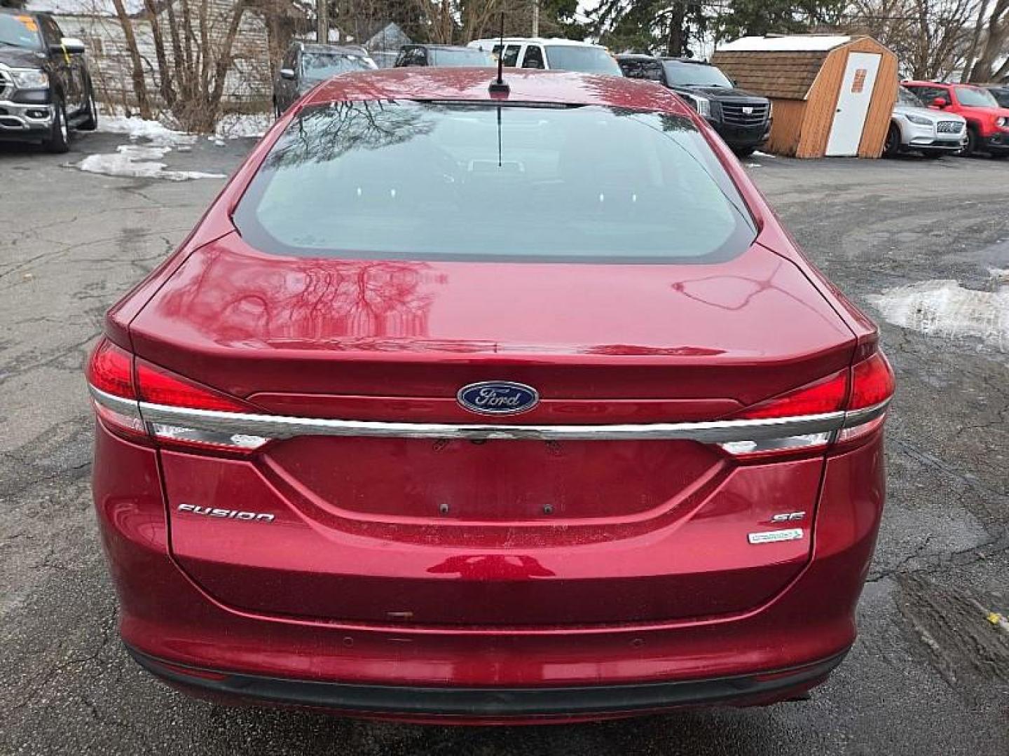 2018 RED /BLACK Ford Fusion SE (3FA6P0HD2JR) with an 1.5L L4 DOHC 16V engine, 6A transmission, located at 3304 Woodville Road, Northwood, OH, 43619, (419) 210-8019, 41.612694, -83.480743 - Photo#3