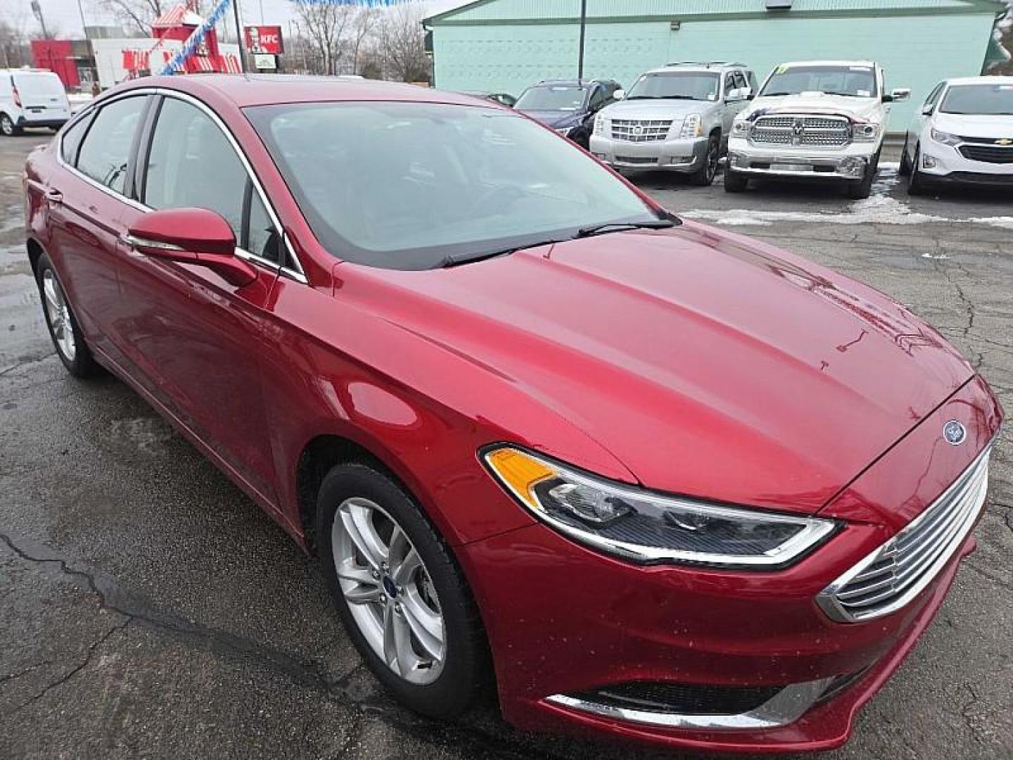 2018 RED /BLACK Ford Fusion SE (3FA6P0HD2JR) with an 1.5L L4 DOHC 16V engine, 6A transmission, located at 3304 Woodville Road, Northwood, OH, 43619, (419) 210-8019, 41.612694, -83.480743 - Photo#6