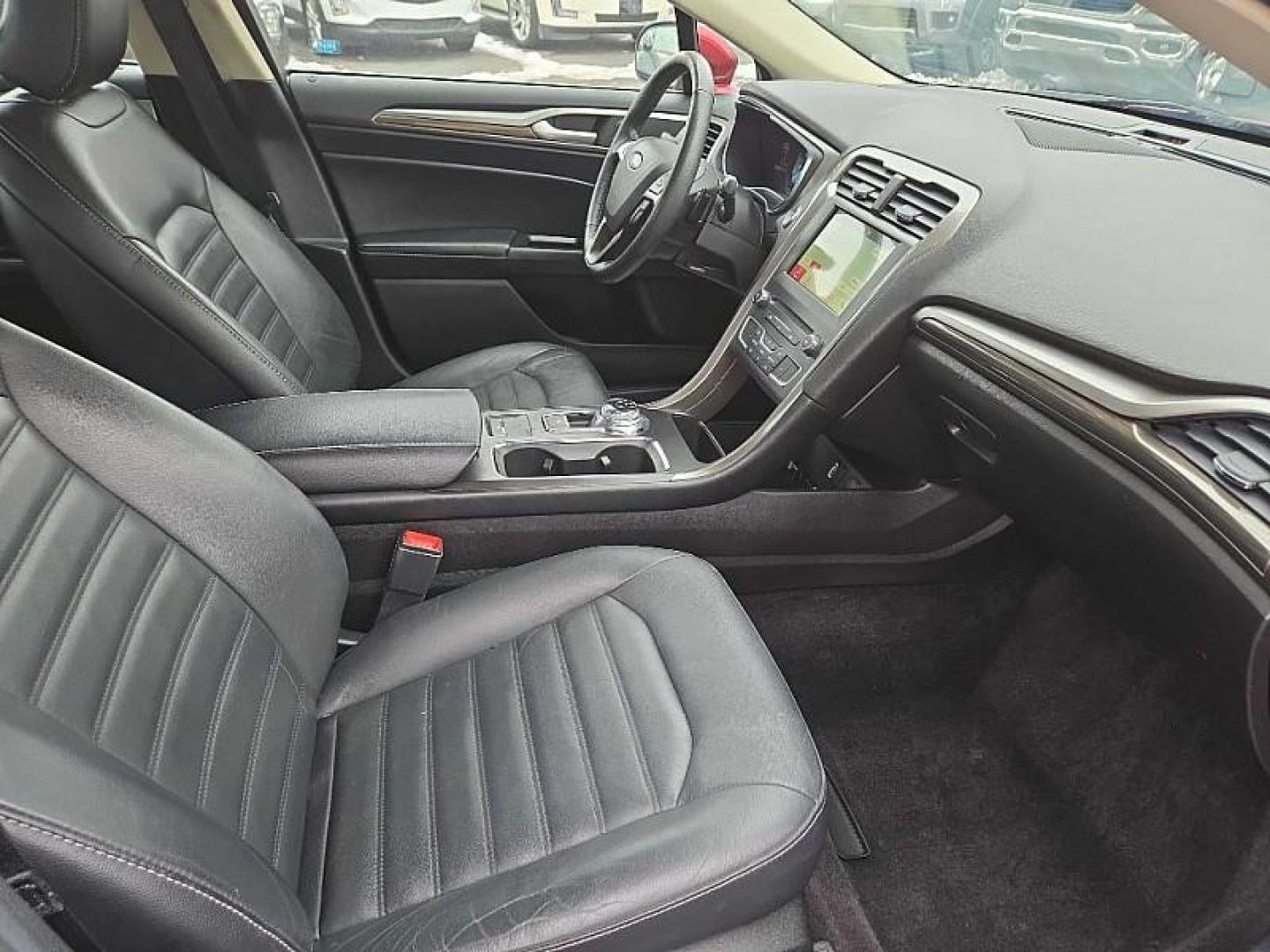 2018 RED /BLACK Ford Fusion SE (3FA6P0HD2JR) with an 1.5L L4 DOHC 16V engine, 6A transmission, located at 3304 Woodville Road, Northwood, OH, 43619, (419) 210-8019, 41.612694, -83.480743 - Photo#16