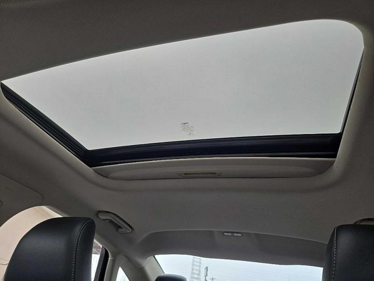 2018 RED /BLACK Ford Fusion SE (3FA6P0HD2JR) with an 1.5L L4 DOHC 16V engine, 6A transmission, located at 3304 Woodville Road, Northwood, OH, 43619, (419) 210-8019, 41.612694, -83.480743 - Photo#21