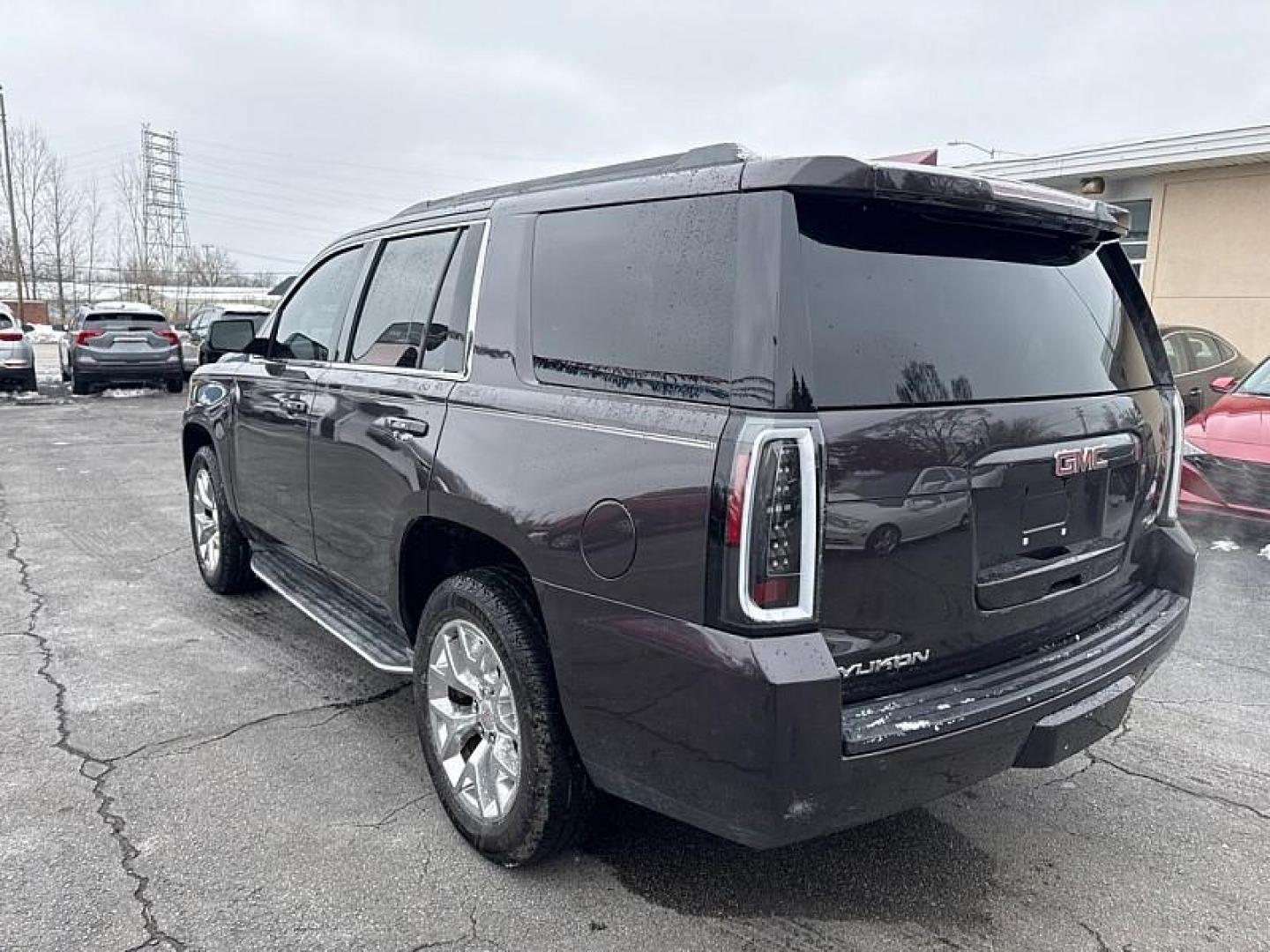 2015 PURPLE /BLACK GMC Yukon SLT 4WD (1GKS2BKC0FR) with an 5.3L V8 OHV 16V FFV engine, 6-Speed Automatic transmission, located at 3304 Woodville Road, Northwood, OH, 43619, (419) 210-8019, 41.612694, -83.480743 - Your #1 Destination for Auto Loans and mdash;No Matter Your Credit!At our dealership, we believe everyone deserves the opportunity to drive their dream car and mdash;whether you have good credit, bad credit, or no credit at all. With a wide selection of hundreds of cars, trucks, and SUVs, you'll fin - Photo#2
