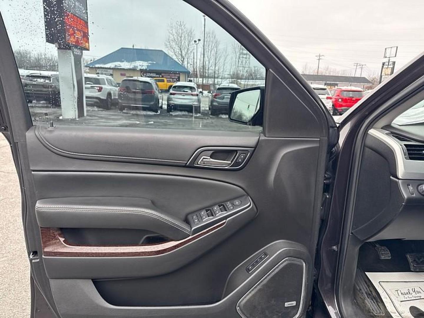 2015 PURPLE /BLACK GMC Yukon SLT 4WD (1GKS2BKC0FR) with an 5.3L V8 OHV 16V FFV engine, 6-Speed Automatic transmission, located at 3304 Woodville Road, Northwood, OH, 43619, (419) 210-8019, 41.612694, -83.480743 - Your #1 Destination for Auto Loans and mdash;No Matter Your Credit!At our dealership, we believe everyone deserves the opportunity to drive their dream car and mdash;whether you have good credit, bad credit, or no credit at all. With a wide selection of hundreds of cars, trucks, and SUVs, you'll fin - Photo#8