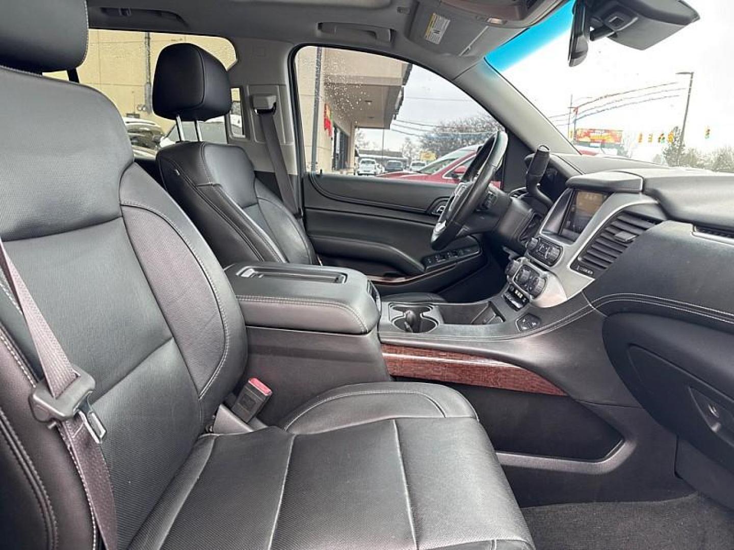 2015 PURPLE /BLACK GMC Yukon SLT 4WD (1GKS2BKC0FR) with an 5.3L V8 OHV 16V FFV engine, 6-Speed Automatic transmission, located at 3304 Woodville Road, Northwood, OH, 43619, (419) 210-8019, 41.612694, -83.480743 - Your #1 Destination for Auto Loans and mdash;No Matter Your Credit!At our dealership, we believe everyone deserves the opportunity to drive their dream car and mdash;whether you have good credit, bad credit, or no credit at all. With a wide selection of hundreds of cars, trucks, and SUVs, you'll fin - Photo#18