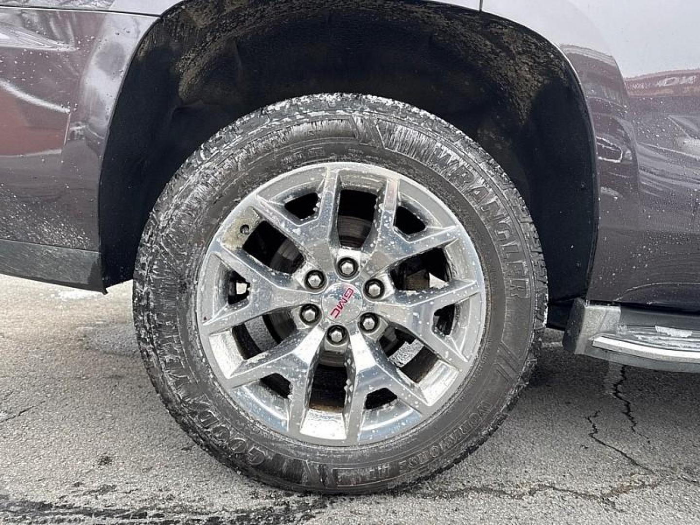 2015 PURPLE /BLACK GMC Yukon SLT 4WD (1GKS2BKC0FR) with an 5.3L V8 OHV 16V FFV engine, 6-Speed Automatic transmission, located at 3304 Woodville Road, Northwood, OH, 43619, (419) 210-8019, 41.612694, -83.480743 - Your #1 Destination for Auto Loans and mdash;No Matter Your Credit!At our dealership, we believe everyone deserves the opportunity to drive their dream car and mdash;whether you have good credit, bad credit, or no credit at all. With a wide selection of hundreds of cars, trucks, and SUVs, you'll fin - Photo#19