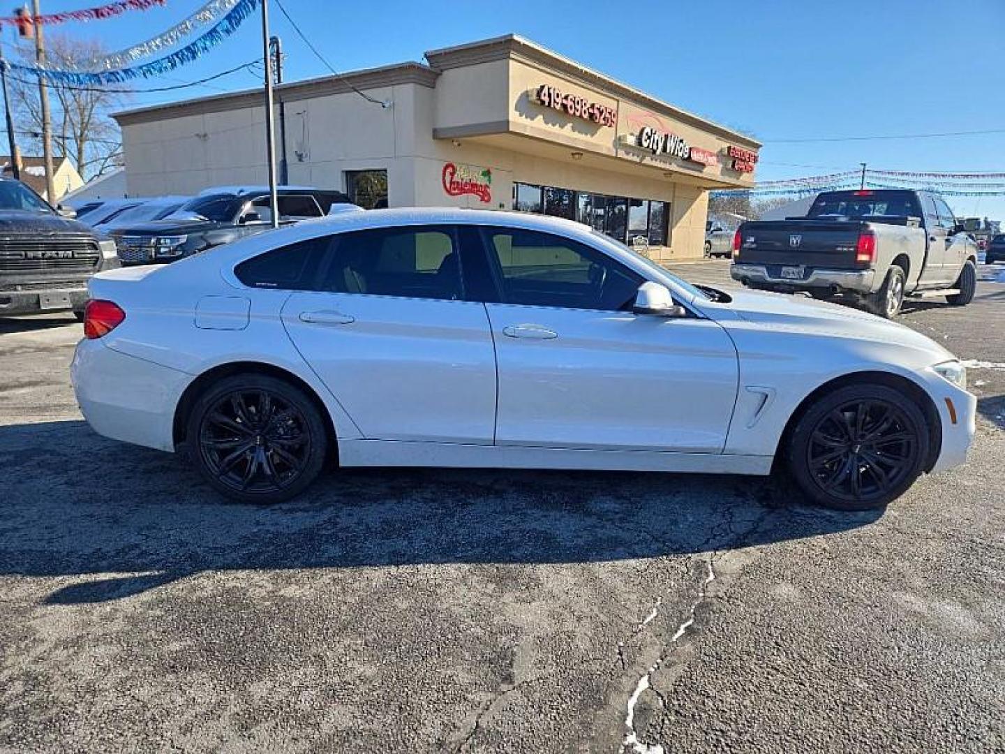 2017 WHITE /BLACK BMW 4-Series Gran Coupe 430i xDrive (WBA4F9C30HG) with an 2.0L L4 DOHC 16V engine, 8A transmission, located at 3304 Woodville Road, Northwood, OH, 43619, (419) 210-8019, 41.612694, -83.480743 - Photo#5