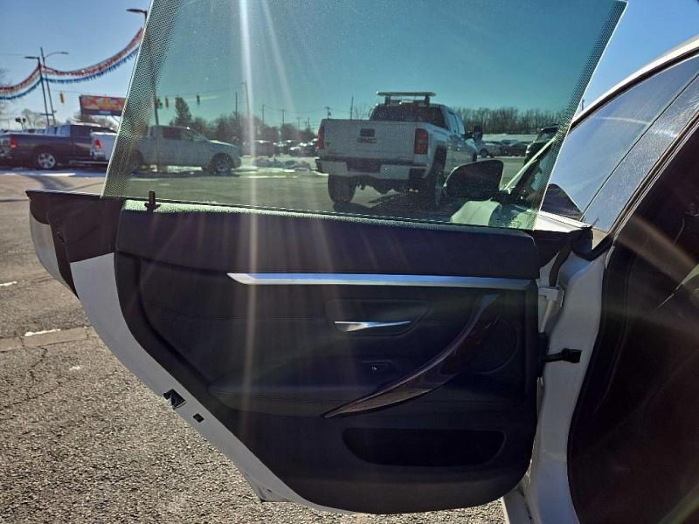 2017 WHITE /BLACK BMW 4-Series Gran Coupe 430i xDrive (WBA4F9C30HG) with an 2.0L L4 DOHC 16V engine, 8A transmission, located at 3304 Woodville Road, Northwood, OH, 43619, (419) 210-8019, 41.612694, -83.480743 - Photo#10