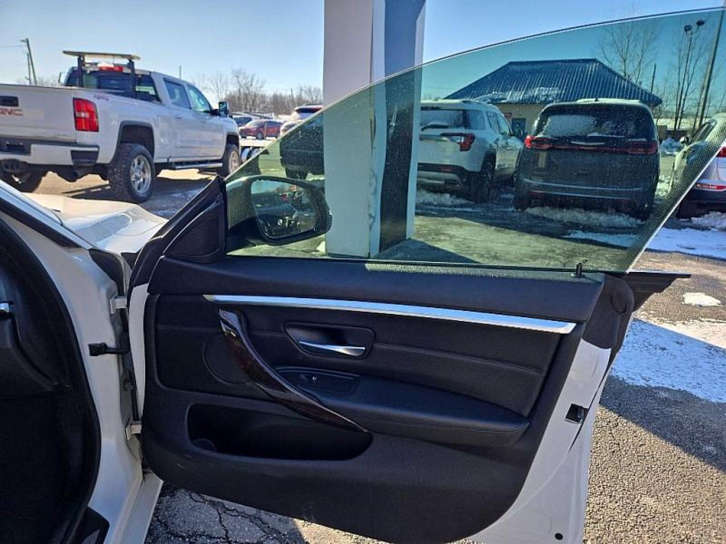 2017 WHITE /BLACK BMW 4-Series Gran Coupe 430i xDrive (WBA4F9C30HG) with an 2.0L L4 DOHC 16V engine, 8A transmission, located at 3304 Woodville Road, Northwood, OH, 43619, (419) 210-8019, 41.612694, -83.480743 - Photo#15