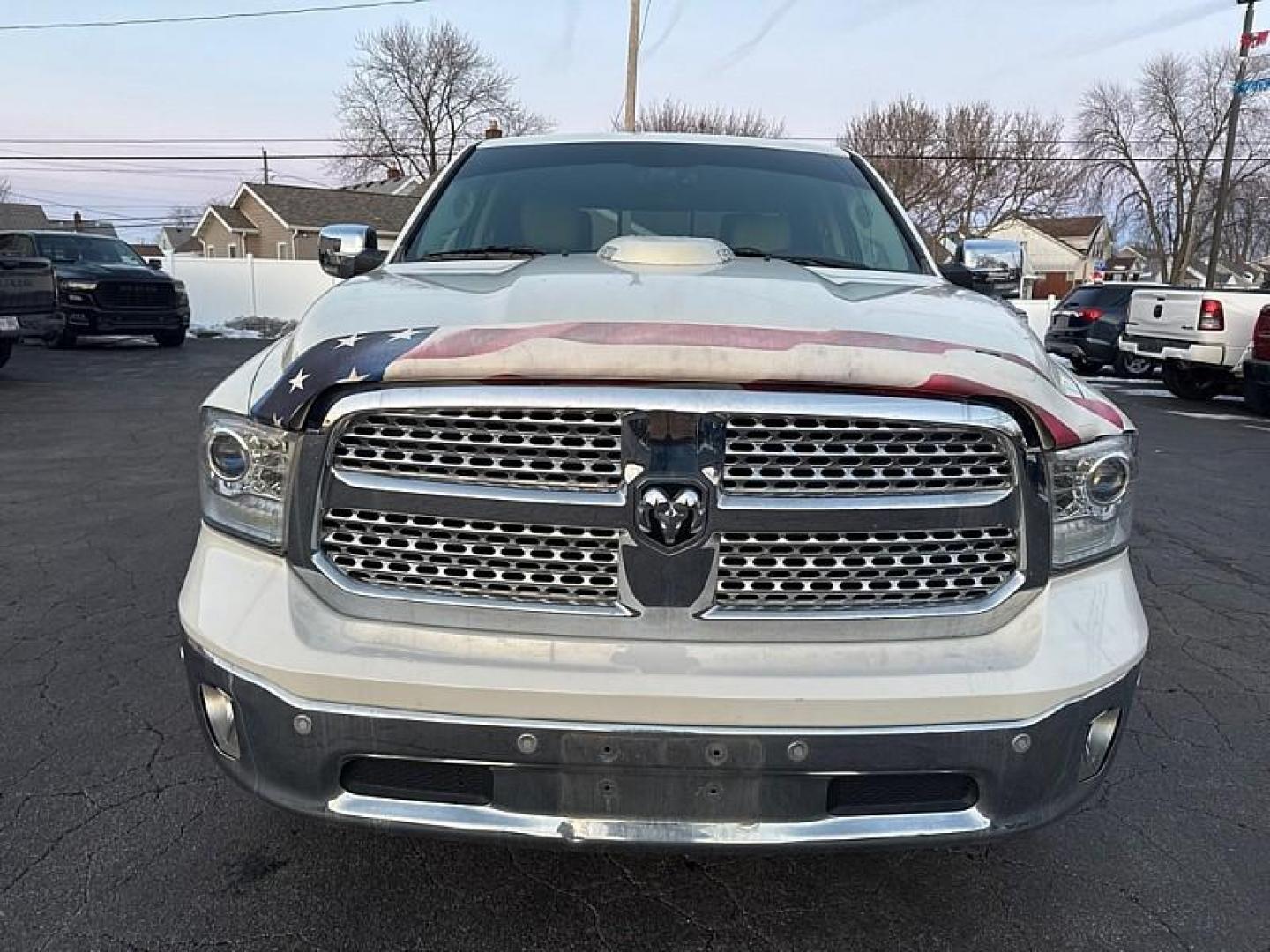 2017 WHITE /BLACK RAM 1500 Laramie Crew Cab SWB 4WD (1C6RR7NT2HS) with an 5.7L V8 OHV 16V engine, 8A transmission, located at 3304 Woodville Road, Northwood, OH, 43619, (419) 210-8019, 41.612694, -83.480743 - Your #1 Destination for Auto Loans and mdash;No Matter Your Credit!At our dealership, we believe everyone deserves the opportunity to drive their dream car and mdash;whether you have good credit, bad credit, or no credit at all. With a wide selection of hundreds of cars, trucks, and SUVs, you'll fin - Photo#7
