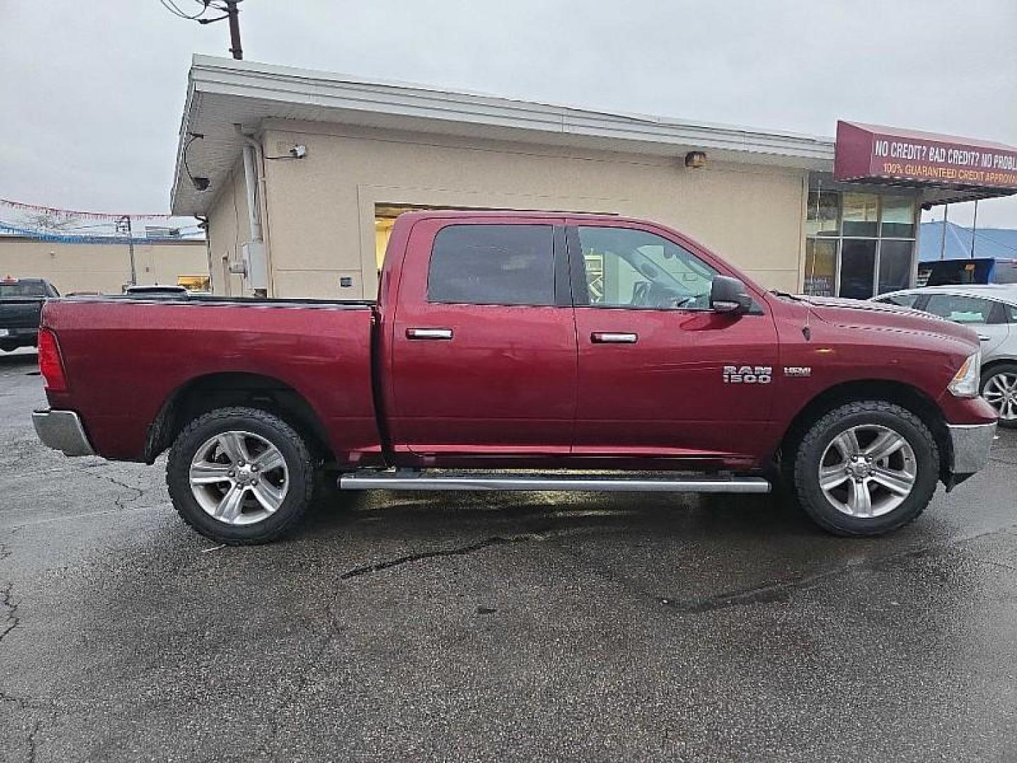 2017 RED /BLACK RAM 1500 SLT Crew Cab SWB 4WD (1C6RR7LT8HS) with an 5.7L V8 OHV 16V engine, 8A transmission, located at 3304 Woodville Road, Northwood, OH, 43619, (419) 210-8019, 41.612694, -83.480743 - Your #1 Destination for Auto Loans and mdash;No Matter Your Credit!At our dealership, we believe everyone deserves the opportunity to drive their dream car and mdash;whether you have good credit, bad credit, or no credit at all. With a wide selection of hundreds of cars, trucks, and SUVs, you'll fin - Photo#5