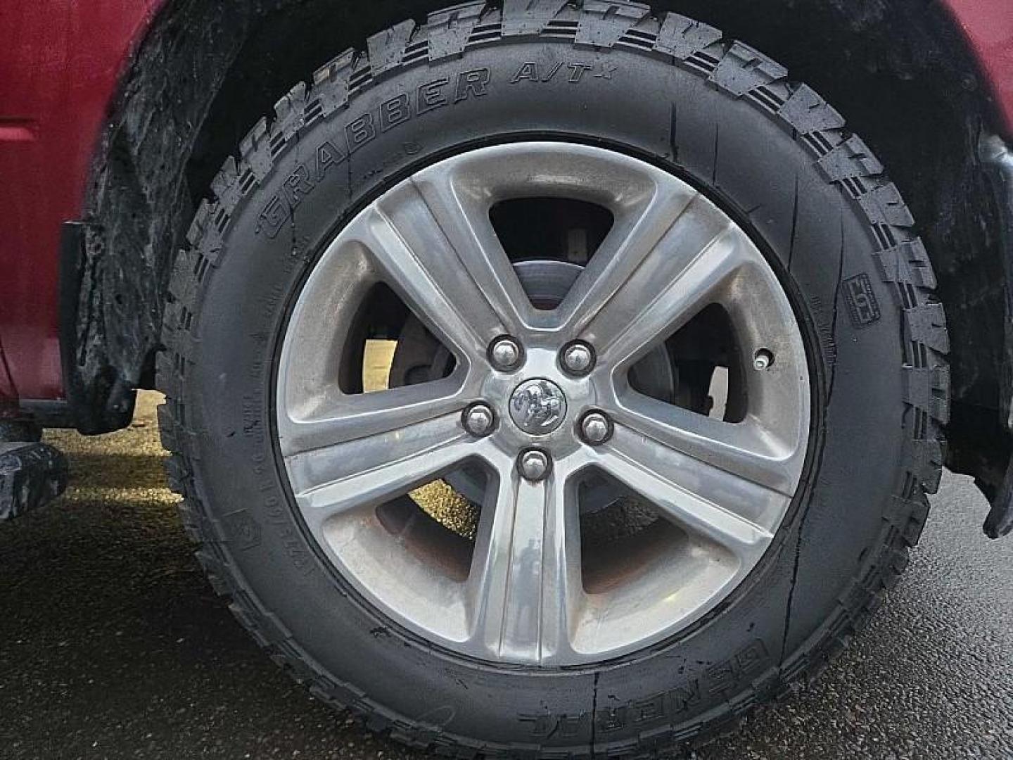 2017 RED /BLACK RAM 1500 SLT Crew Cab SWB 4WD (1C6RR7LT8HS) with an 5.7L V8 OHV 16V engine, 8A transmission, located at 3304 Woodville Road, Northwood, OH, 43619, (419) 210-8019, 41.612694, -83.480743 - Your #1 Destination for Auto Loans and mdash;No Matter Your Credit!At our dealership, we believe everyone deserves the opportunity to drive their dream car and mdash;whether you have good credit, bad credit, or no credit at all. With a wide selection of hundreds of cars, trucks, and SUVs, you'll fin - Photo#17