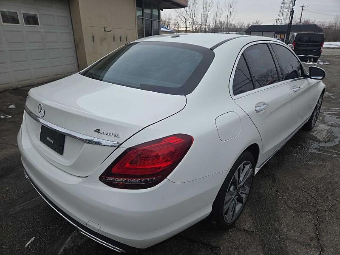 2019 WHITE /BLACK Mercedes-Benz C-Class C300 4MATIC Sedan (WDDWF8EB2KR) with an 2.0L L4 DOHC 16V engine, 7A transmission, located at 3304 Woodville Road, Northwood, OH, 43619, (419) 210-8019, 41.612694, -83.480743 - Photo#3
