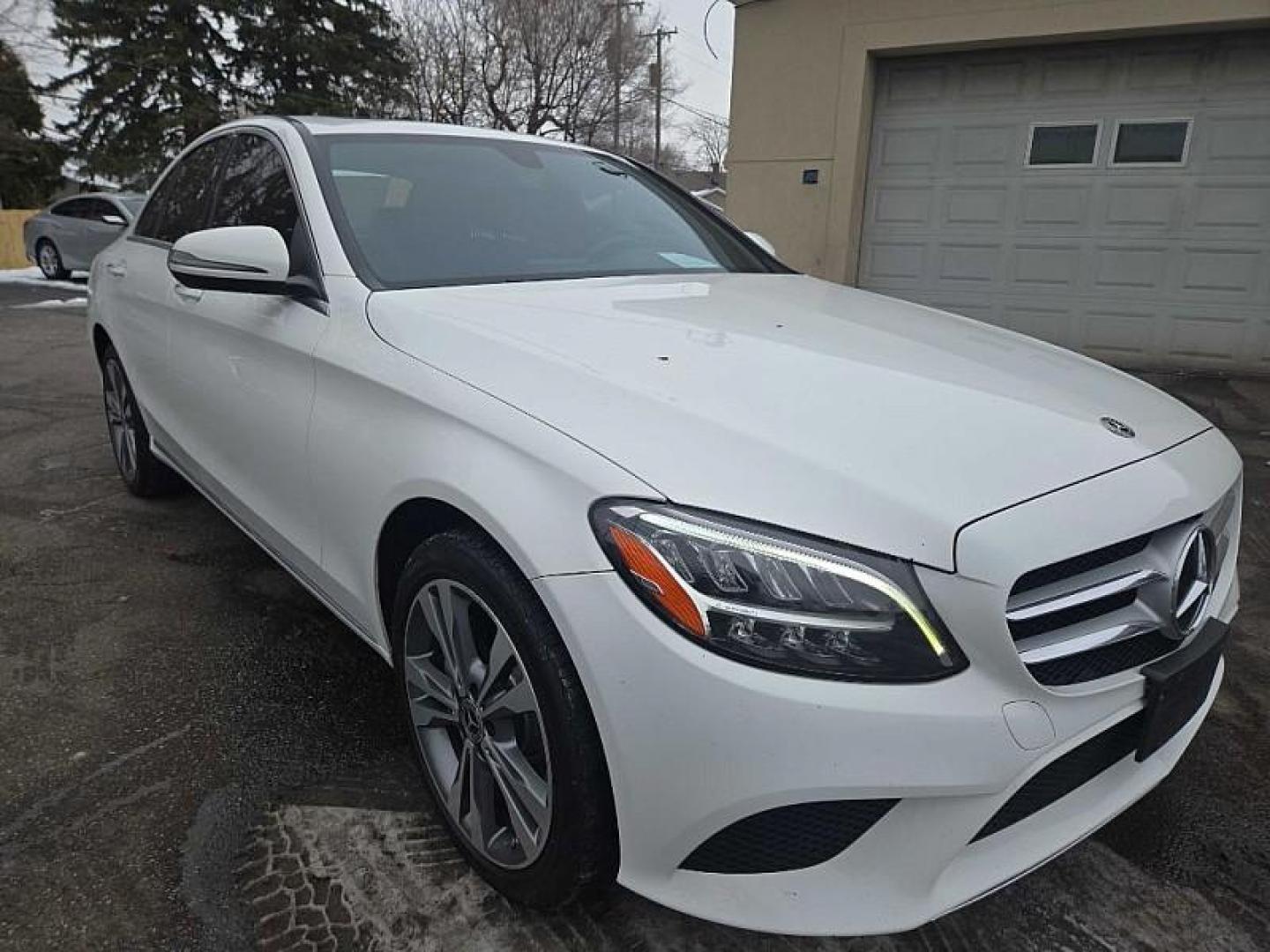 2019 WHITE /BLACK Mercedes-Benz C-Class C300 4MATIC Sedan (WDDWF8EB2KR) with an 2.0L L4 DOHC 16V engine, 7A transmission, located at 3304 Woodville Road, Northwood, OH, 43619, (419) 210-8019, 41.612694, -83.480743 - Photo#6