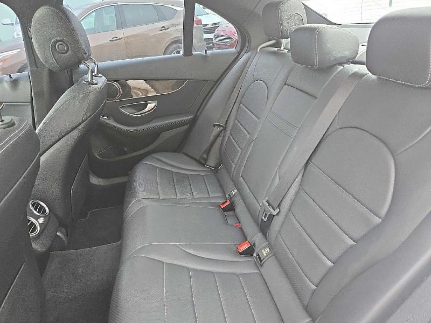 2019 WHITE /BLACK Mercedes-Benz C-Class C300 4MATIC Sedan (WDDWF8EB2KR) with an 2.0L L4 DOHC 16V engine, 7A transmission, located at 3304 Woodville Road, Northwood, OH, 43619, (419) 210-8019, 41.612694, -83.480743 - Photo#11