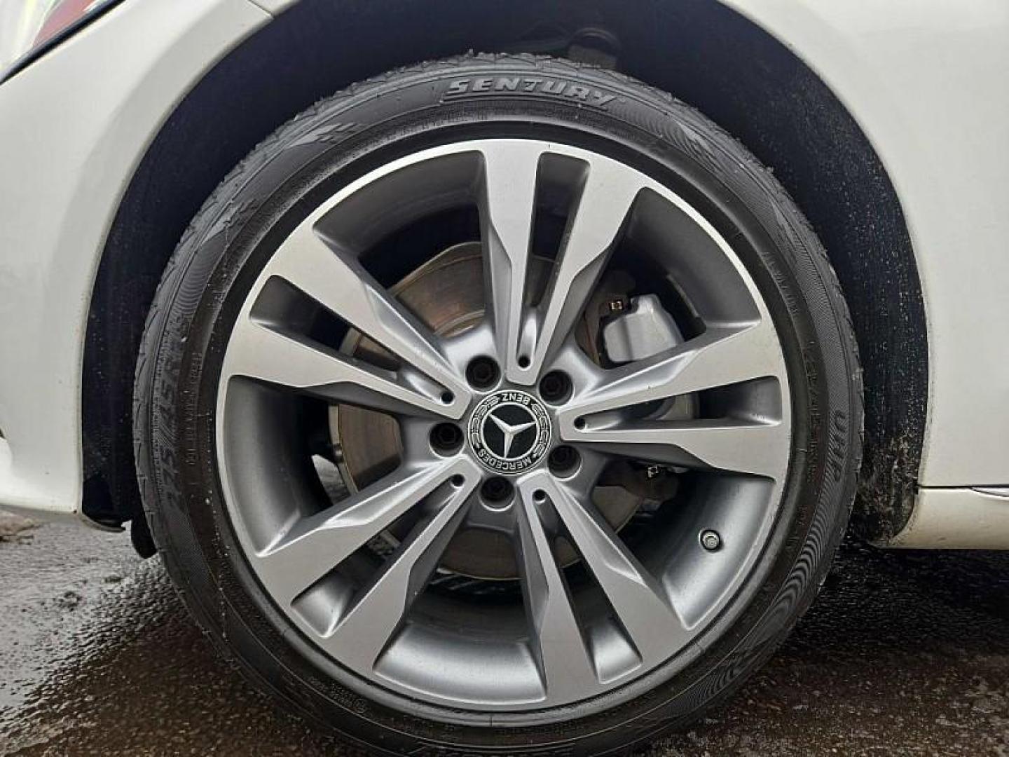 2019 WHITE /BLACK Mercedes-Benz C-Class C300 4MATIC Sedan (WDDWF8EB2KR) with an 2.0L L4 DOHC 16V engine, 7A transmission, located at 3304 Woodville Road, Northwood, OH, 43619, (419) 210-8019, 41.612694, -83.480743 - Photo#16